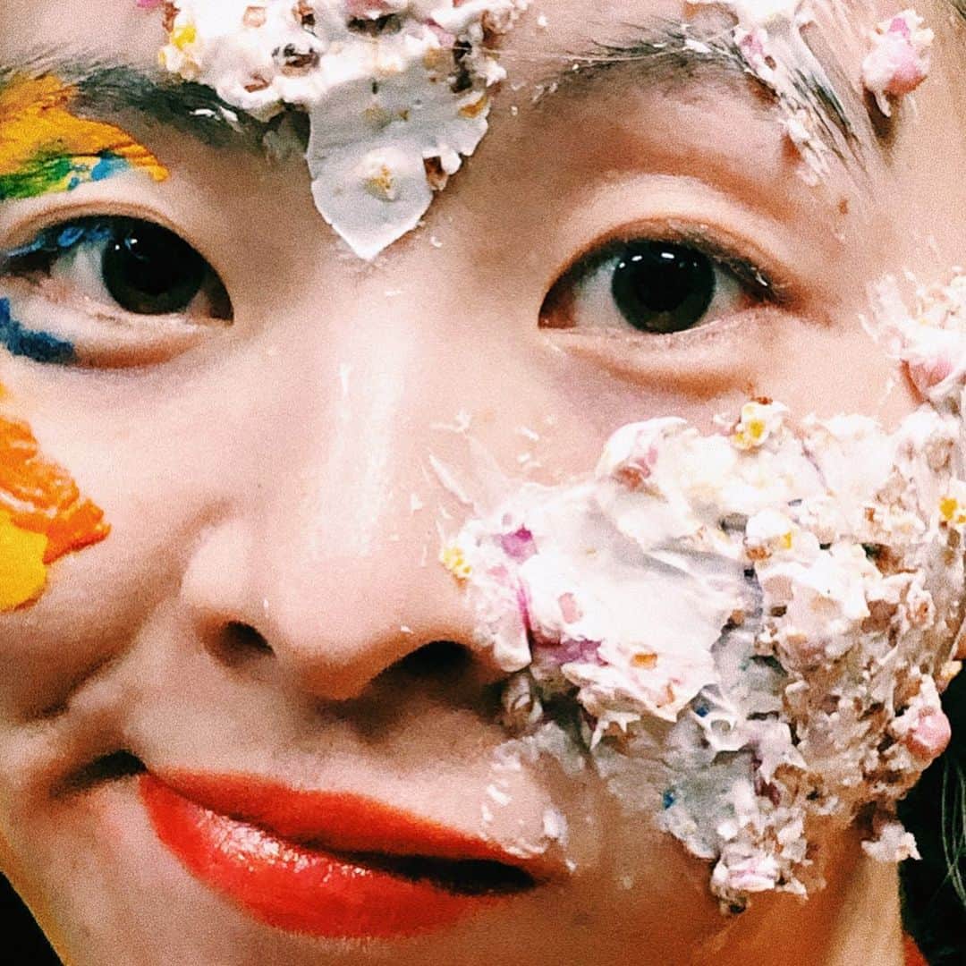 ユウキさんのインスタグラム写真 - (ユウキInstagram)「🍰🧁🍩🎂🍮🍦🍡🍫🧃 #nomorecake #chaiband #neokawaii #neoかわいい#makeup #artface」3月31日 20時35分 - yuukichan2