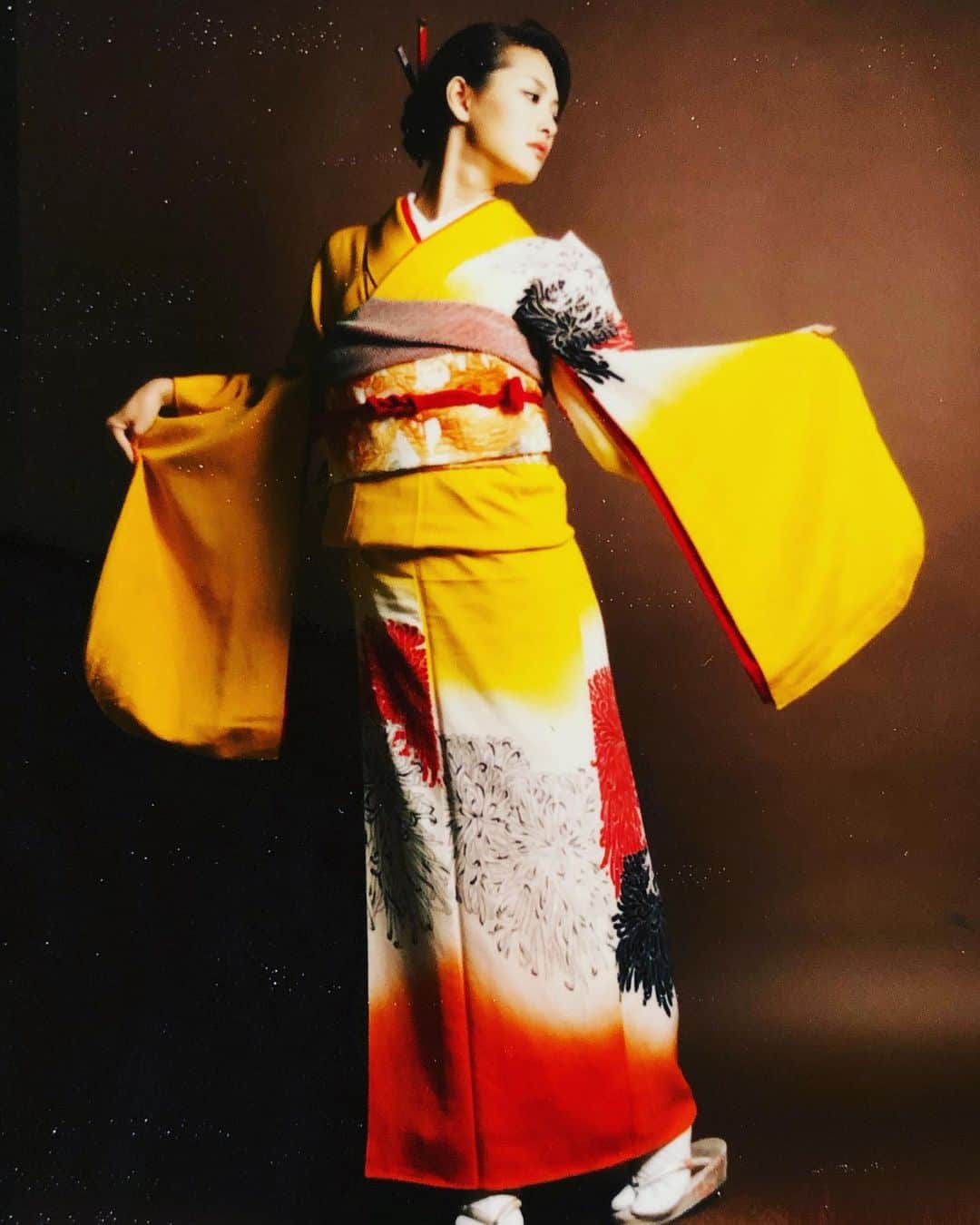 矢吹春奈さんのインスタグラム写真 - (矢吹春奈Instagram)「This Kimono is my grandma’s kimono 🥰 20-ish」4月1日 2時18分 - yabukiharuna