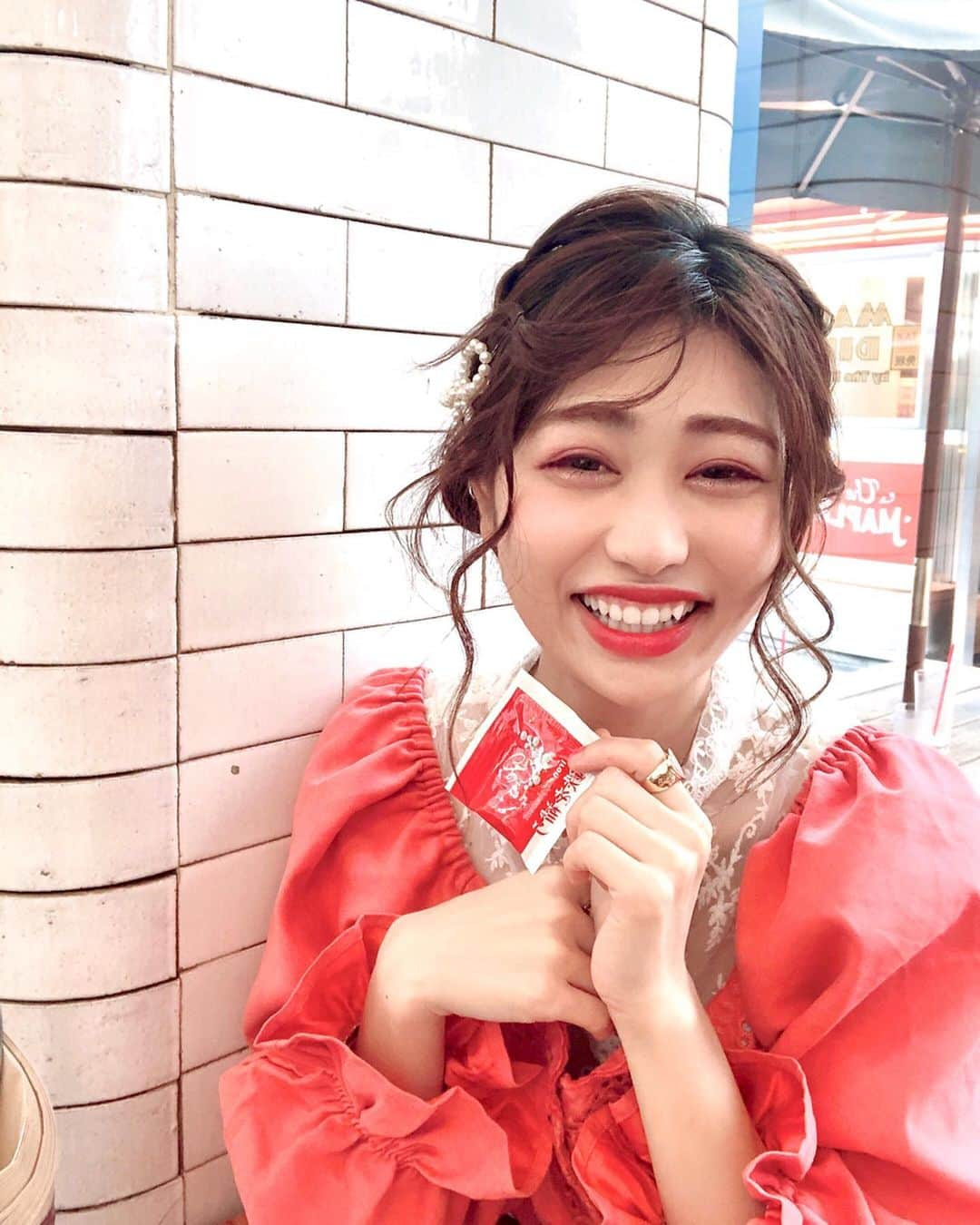 高橋里彩子さんのインスタグラム写真 - (高橋里彩子Instagram)「コロナの影響で、﻿ 気持ちが不安になったり、暗くなったりするけど、﻿ ﻿ そんなときこそ笑顔な写真で﻿ 少しでも気持ちが明るくなるように😊💓💓﻿ ﻿ ﻿ ﻿ 鉄分を補うサプリメント「花見 姫桜」﻿ をいただきましたぁ！﻿ ﻿ ﻿ ﻿ ゼリーだから摂りやすい ★﻿ ﻿ ﻿ 33種のも原材料から作られた酵素らしい!﻿ これは例えるなら梅風味? で食べれる！😊♥️﻿ ﻿ ﻿ 私結構貧血気味になっちゃって、﻿ ふらついたり、立ちくらみとかあるから﻿ そうゆうときに鉄補えるのいいよね😍🙌🏻﻿ ﻿ ﻿ 本当はいろんな旅行とか行きたいし、﻿ 外で可愛い服着て、遊び行ったりしたいけど﻿ 今は我慢っ！！﻿ ﻿ ﻿ 本当に怖いみたいだから。﻿ 極力外に出ないようにしてます！﻿ ﻿ 少しでも投稿見て楽しんでもらえたり出来るように﻿ 頑張るね🤗💞💞﻿ ﻿ ﻿ こうゆうときこそ、﻿ みんなで頑張っていこう❣️❣️ ﻿ ﻿ ﻿ ﻿ 少しでも早く日本が、世界が回復しますように😣💗💗﻿ ﻿ ﻿ そして、これ以上に被害とか、大変なことが起きませんように😣🙌🏻﻿ ﻿ ﻿ ﻿ ﻿ ﻿ ﻿ ﻿ ﻿ #happy #日本を元気に #笑顔 #smile ﻿ #花見美容 #鉄を補う #生理痛改善 #血液美人 #冷え性改善 #コスプレイヤー #韓国 #モデル﻿ #animegirls #台湾 #角色扮演 #人工引 #kocnnel﻿ #kocnnelaHome #Analway #動漫 #japanesegirl ﻿ #ピンク #ピンクコーデ #新宿カフェ #新宿 #ハンバーガー #新宿ハンバーガー」3月31日 21時07分 - konkonwanwan