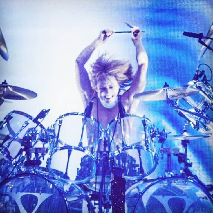 YOSHIKIさんのインスタグラム写真 - (YOSHIKIInstagram)「#StayHOME !!」3月31日 21時07分 - yoshikiofficial