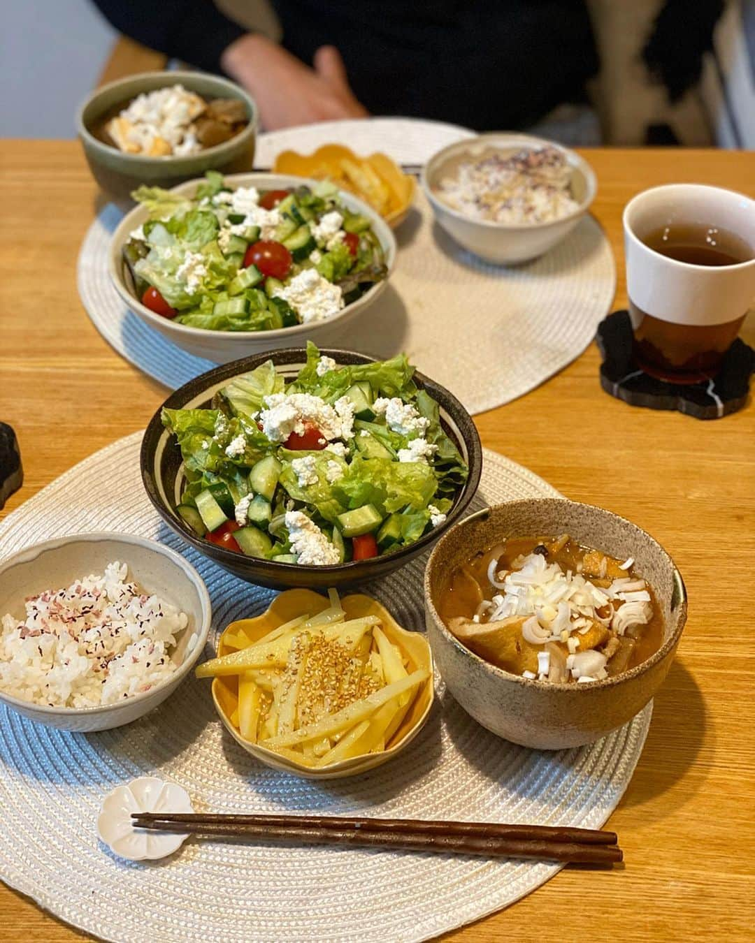 クロさんのインスタグラム写真 - (クロInstagram)「今日の晩御飯👩🏽‍🍳✨﻿ 具沢山豚汁🐷﻿ ジャガイモの金平 ﻿ 出張シェフ @nob.nakayama のドレッシングでお野菜大量にいただきます🧸﻿ ﻿ 詳しくはブログに書きました✍🏽✍🏽﻿ ﻿ #豚汁 #dinner #具沢山 #野菜たっぷりご飯 #簡単レシピ #レシピ #電子レンジご飯﻿ #yummy #yum #delistagrammer #homecooking #tokyo #japanesefood #foodporm #instafood #foodstagram #クロリサ的自炊 #おうちご飯 #クッキングラム #ご飯作り修行中 #新米主婦 #晩ごはん #instagood #instalike #tokyo #可愛い #大好き #お家ご飯」3月31日 21時33分 - kuro_risa