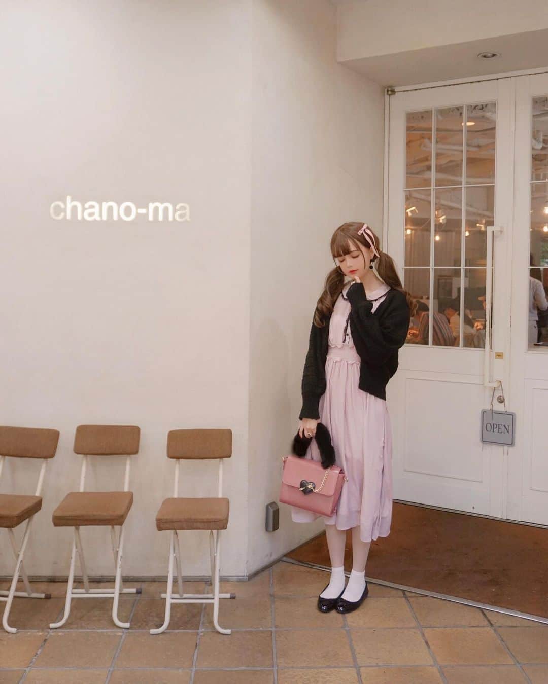 Chikako千佳子さんのインスタグラム写真 - (Chikako千佳子Instagram)「ふかふかの席で眠くなった🎞 #chanoma #chanomacafe #ankrouge #honeysalon」3月31日 21時50分 - cindychikako