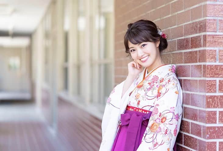 遠野愛のインスタグラム：「10年間通った青山学院を卒業しました🌸 見ず知らずだった私を応援してくださった皆さん 嬉しい時一緒に喜んで、悲しい時は慰めてくれた友人 勉強に限らず人として大切なことを教えて下さった先生方 精神的にも金銭的にもいつも支えてくれた家族 関わってくれた皆様に心から感謝しています！ 恩返しできるよう、社会人として一生懸命頑張ります。 遠野愛として生まれ、みなさんに出会えたことが誇りです。 まだまだ未熟な私ですが、これからもよろしくお願い致します。  一枚目の写真はお気に入りだけどせっかくの学位記を持っていないので、10年間仲良くしてくれた友人との写真も！  大変な時期ではありますが、どうしても感謝の気持ちを伝えたくて投稿させていただきました。 一人一人が今できることをして、少しでも安心して暮らせる、心を痛める人が少ない世の中になりますように。」