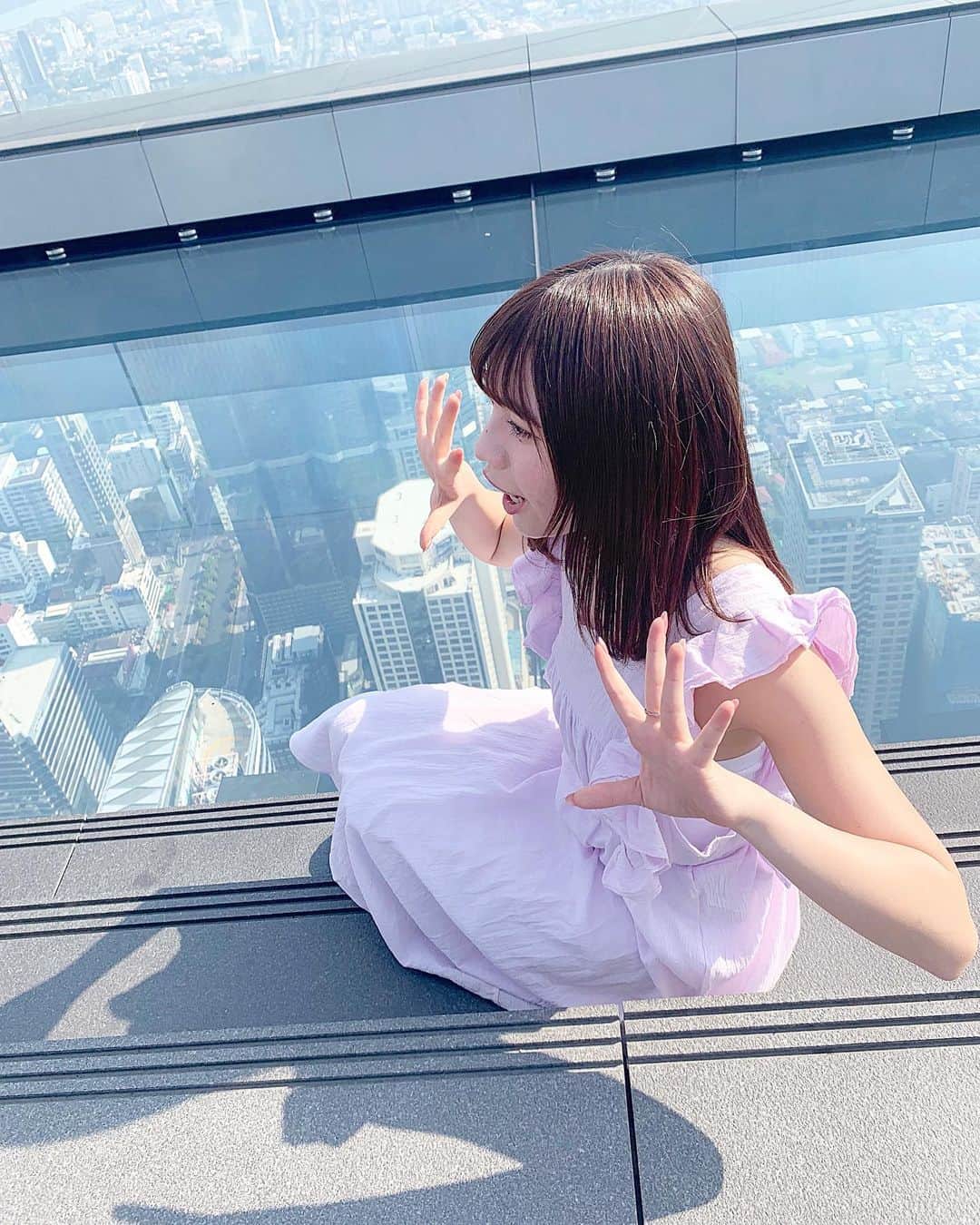 廣川奈々聖のインスタグラム：「写真集オフショット🐰❤︎﻿ ガラスの床がありえないくらい透けてて本当にすごかった、、、﻿ ﻿ ﻿ ﻿ #写真集#ごぶんのいち #タイ旅行#タイ観光#旅フォト#世界旅行#mahanakhon #mahanakhonskywalk」