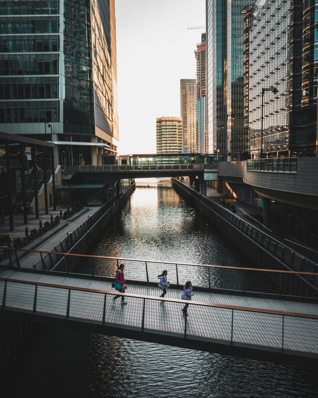 Fujifilm UKさんのインスタグラム写真 - (Fujifilm UKInstagram)「FEATURED PHOTOGRAPHER OF THE WEEK “I started off my photography hobby always trying to capture cityscapes without people in it. However, these days, I find adding a few human subjects really helps bring life to the cold, hard, architectural lines!” – @mingjuntan with the FUJIFILM X-T2.  X-T2 | XF16mmF1.4 R WR | F10 | ISO 200 | 1/40 sec  #Fujifilm #XSeries」3月31日 22時30分 - fujifilmuk