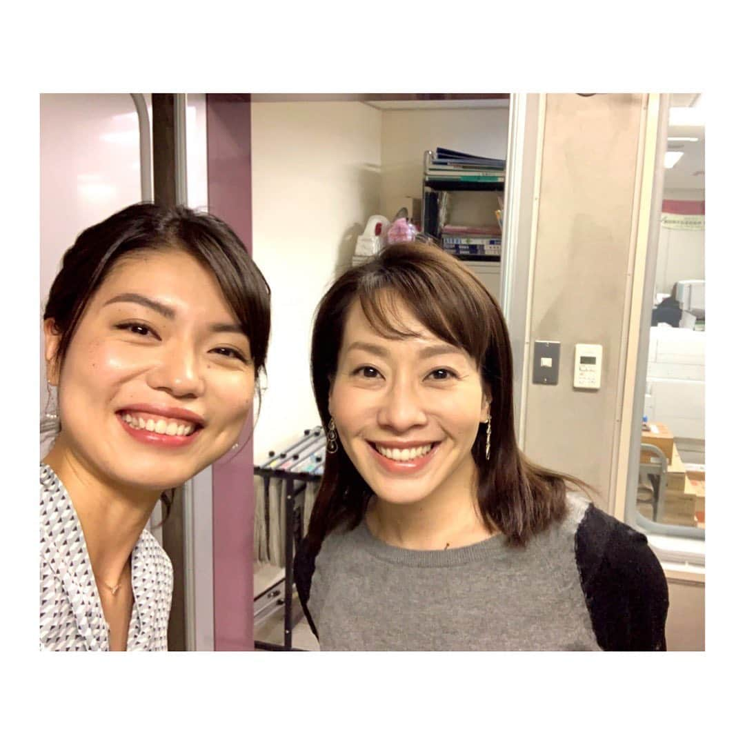 實石あづささんのインスタグラム写真 - (實石あづさInstagram)「. 新体制になった 一昨日から NHK Eテレの手話ニュースの ナレーターをしています。 改めて気を引き締めて 新しいお仕事に臨んでいます🎙 . 今日はオンエア終わり、 BSニュースの 佐久川智キャスターが エッグタルトを持って、 来てくれました🥺✨ 最後の挨拶が キチンと出来なかったからと😢 なんと律儀なの🥺✨ お手紙もありがとう❤️ 幸せ者です、ホント😭 . ちなみにエッグタルト、 最高に美味しかった😍💕 息子と夫がその美味しさに 魅了されてました🤩 サクサクのパイ生地に ほどよい優しい甘さの クリームのバランスが 絶妙でした😍✨ 癒されたー💕💕💕 . #新しい #お仕事  #sweets #スイーツ #eggtart  #エッグタルト #natadecristiano #ナタデクリスチアノ  #渋谷グルメ #渋谷スイーツ  #富ヶ谷 #tomigaya #shibuya  #tokyo #japan #フリーアナウンサー #實石あづさ」3月31日 23時26分 - azusa_jitsuishi