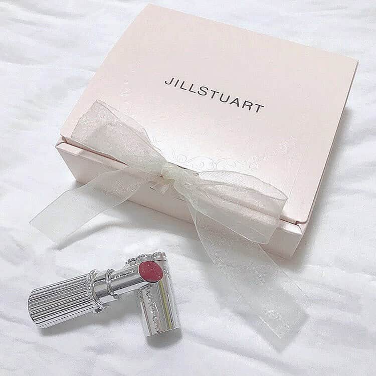 桃さんのインスタグラム写真 - (桃Instagram)「誕生日プレゼントで貰ってずっと使ってる☁️ お気に入り☺︎﻿ ﻿  #cosme #jillstuart」3月31日 23時35分 - momo.1121_
