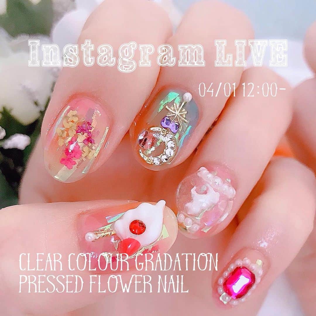 なかやまちえこのインスタグラム：「04/01 12:00-からの#インスタライブ は！ @pregelofficial MUSEのクリアカラーを使った#グラデーションネイル と#押し花ネイル ！！⠀ グラデーションをフラットにつくる方法と、押し花を綺麗に埋め込むやり方をレクチャーします！！✨ぜひ観てね👀✨⠀ ♡4月もPREGELインスタライブ月間です♡⠀ PREGELセミナーが無くなってしまった変わりに、インスタライブ月間となっております。PREANFA商品以外への質問のご返答は出来ませんのでご了承下さい😌🙏✨⠀ なので！いつものインスタライブよりも、よりセミナー寄りに詳しくご説明していく滅多に無い機会となっておりますので、皆さま是非ご覧くださいませ✨⠀ （いつもセミナーに来てくださっている方々、ご理解いただけましたら幸いです。復習として観ていただけたらとても嬉しいです😌🙏✨✨✨） #nail #nails #nailart #ネイル #美甲 #ネイルアート  #japanesenailart #manucure #japanesenails #manicurist #gelnails #أظافر #네일아트 #미용 #vẽmóng #ngườiđẹp  #เพ้นท์เล็บ #искусствоногтя #artedeuñas #เพ้นท์เล็บเจล #ジェルネイルデザイン #ネイルデザイン #senikuku #nagelkunst #ombrenails #押し花ネイル #flowernails」