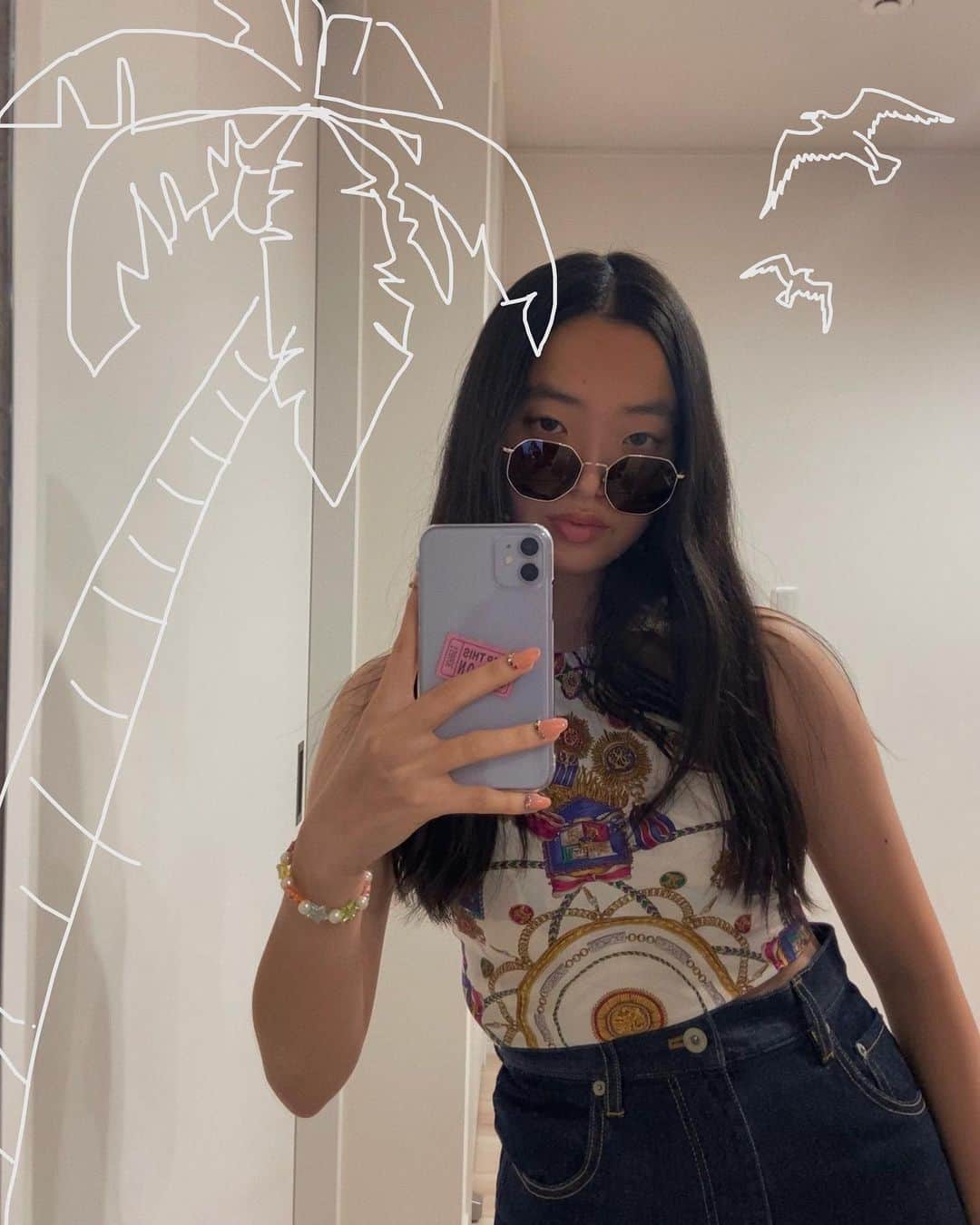 AKIKOのインスタグラム：「I was daydreaming about walking along the beach on a warm day so I made a quick diy bandana/ handkerchief top 🍹 #stayhome #owndays #オンデーズ @owndays_jp」