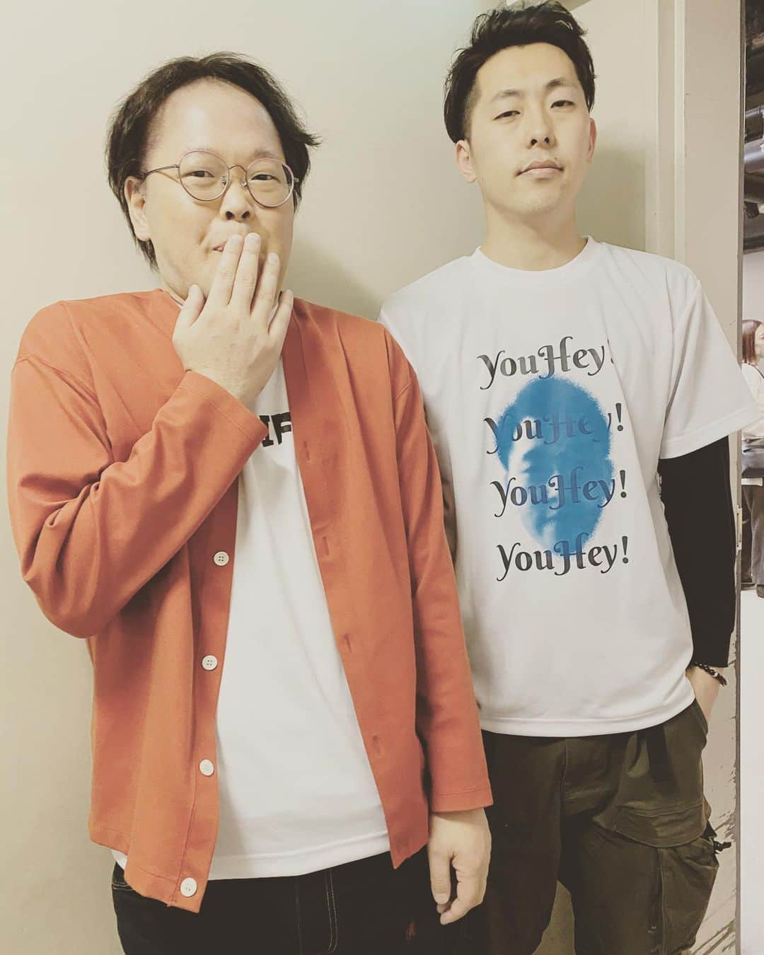 ゆうへいさんのインスタグラム写真 - (ゆうへいInstagram)「アインシュタイン稲田さんからTシャツをいただきました。勝手に作られてそれをもらいました。変な嘘ではなくマジです。そしてこのような場合の表情が分からないです。写真はその顔です。しかし変な先輩や。  #アインシュタイン　さん #稲田さん #吉田たち #ゆうへい #youhey #？ #変な先輩 #変な先輩 #しかしどっからどう見ても後継者ではない」3月31日 23時55分 - tachianija