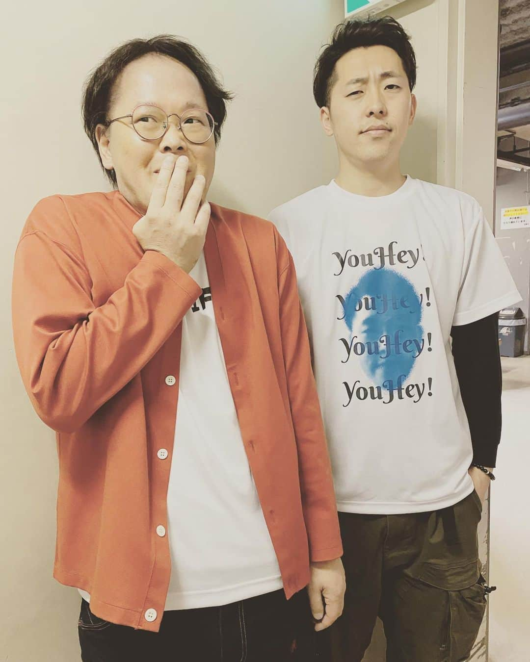 ゆうへいさんのインスタグラム写真 - (ゆうへいInstagram)「アインシュタイン稲田さんからTシャツをいただきました。勝手に作られてそれをもらいました。変な嘘ではなくマジです。そしてこのような場合の表情が分からないです。写真はその顔です。しかし変な先輩や。  #アインシュタイン　さん #稲田さん #吉田たち #ゆうへい #youhey #？ #変な先輩 #変な先輩 #しかしどっからどう見ても後継者ではない」3月31日 23時55分 - tachianija