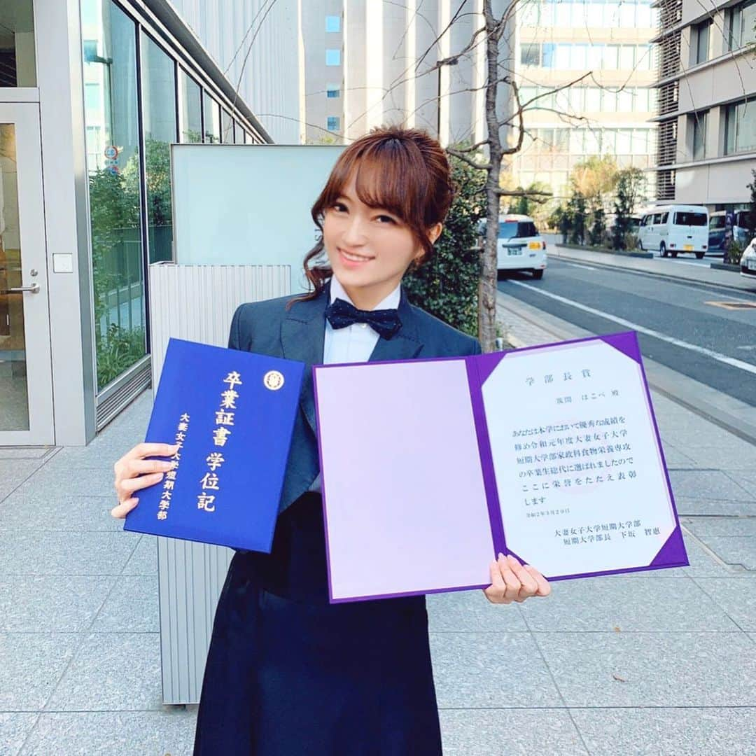 筑間はこべのインスタグラム：「３月も今日で終わり。� 令2年3月19日卒業🎓🌸� みんなと写真とりました🤳✨ �  #4月からは別の大学に編入 #写真ありがとう」