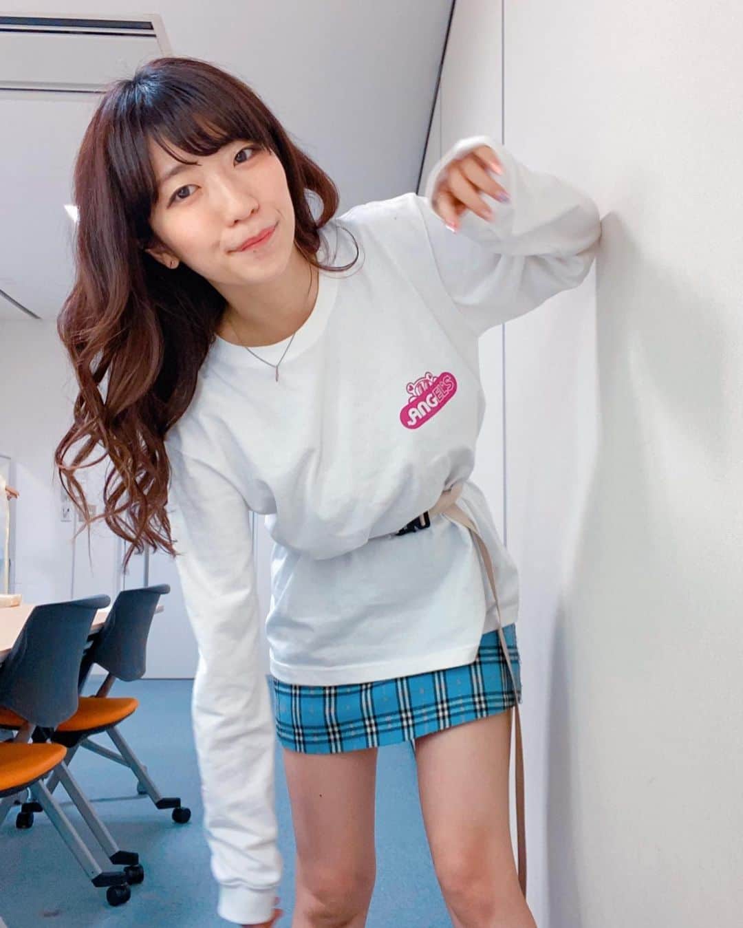 ぱいぱいでか美のインスタグラム：「心が碇シンジくんなのでベルト垂らしちゃう ꙳ #tops #angelblue  #skirt #meow #belt #silasandmaria  #俺はインスタグラマーになりてぇ #セルフタイマー #成功 #失敗 ꙳ 久々の私服投稿〜 八千代のあとにツナギッコ配信あったので そのときに着てました！ 全然前にも載せたことある服ばかりだけど SILASのベルトだけ最近届いたやつ〜 かわいいよね！ ロンteeをインするかしないか迷いました あとセルフタイマー大失敗しました(3枚目)」
