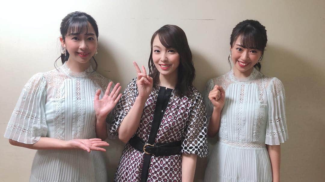杜このみのインスタグラム：「山田姉妹の山田麗さん、山田華さんと💓 いつお会いしても美しいお二人💓 お二人の楽屋から聴こえる本番前に発声練習をしているお声が美しすぎて、いつも耳を澄まして癒されているのはここだけの話です…💓笑」
