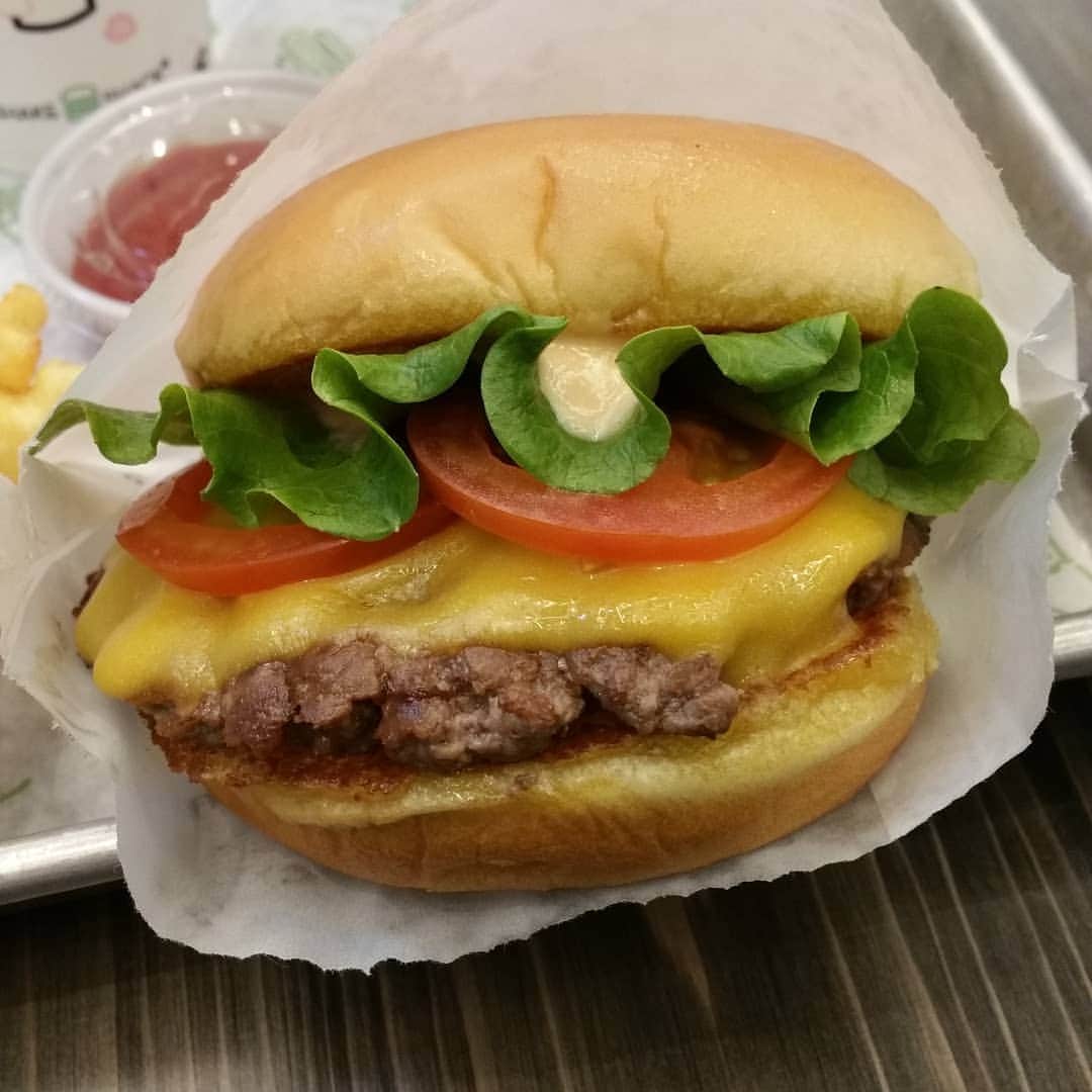 Toshiのインスタグラム：「‎⋆ 【 Shake美味いねんけど 高いねん😞 】」