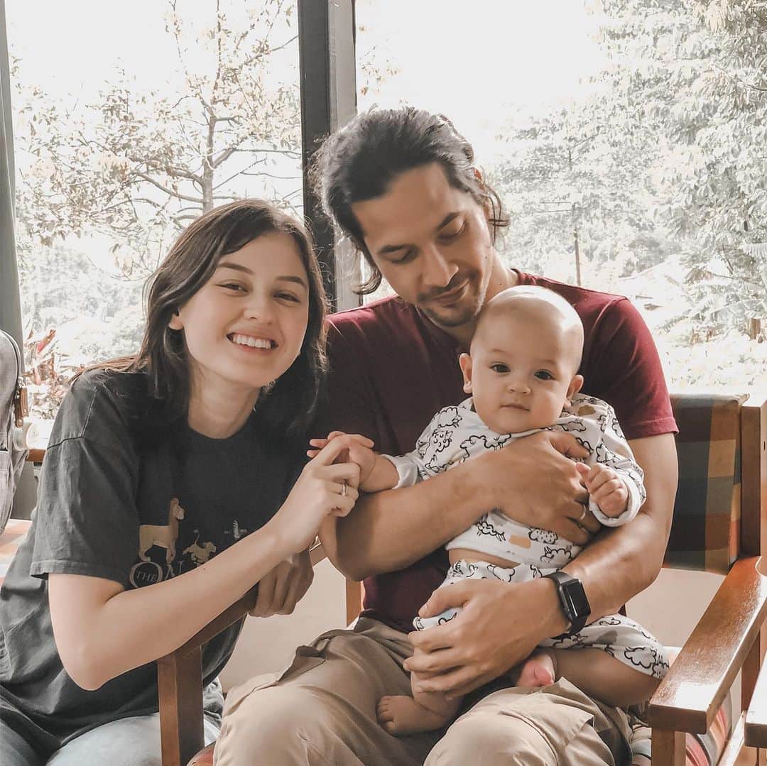 Kimberly Ryderのインスタグラム：「#untilthetimeisthrough 💗 #dirumahaja」