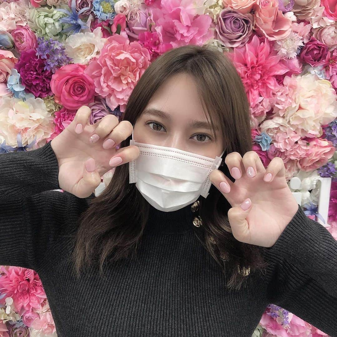 平田梨奈さんのインスタグラム写真 - (平田梨奈Instagram)「先月撮影前に　@pomynail_shibuya でネイルしてきました👏💕今は自粛中だからしばらくはいけないけどいろいろ落ち着いたらかわいいネイルしに行きたいな😊平日は無料でタピオカでるしオーダーチップも作ってもらえるしかわいいパーツや3dパーツがめっちゃ豊富なの！みんなも行けるようになったら是非行ってね✨　 #pomynail  #hiranail」4月15日 19時23分 - hirari_official