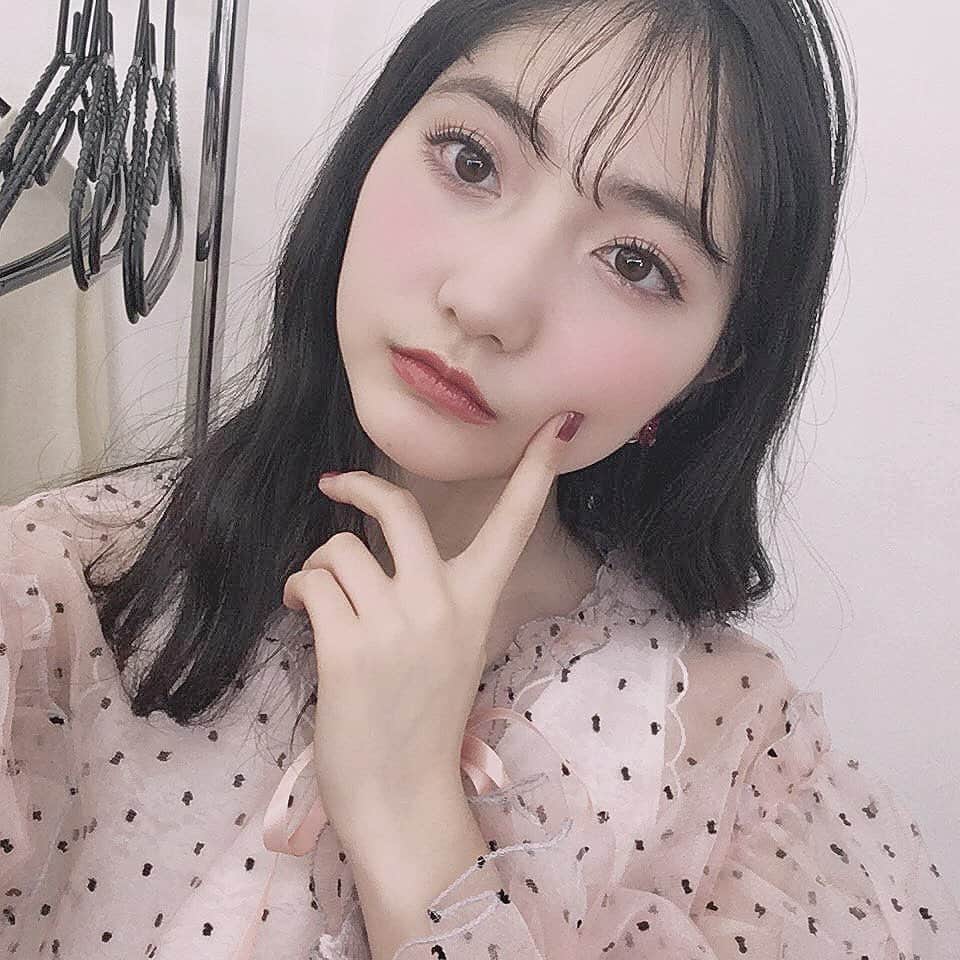 加藤咲希のインスタグラム：「このお洋服可愛いかった。 ぴんくさいつぉ！ . . . . . . . #nicola #ニコラ #モデル #ニコモ #ニコラモデル #加藤咲希 #かとぅ #かとっこ🐱🌸 #黒髪 #カチューシャ #自撮り #地鶏 #オフショ #オフショット #ぴんく #ピンク #pink #ぴんくさいつぉ #💗 #ピンクブラウス #リボン」