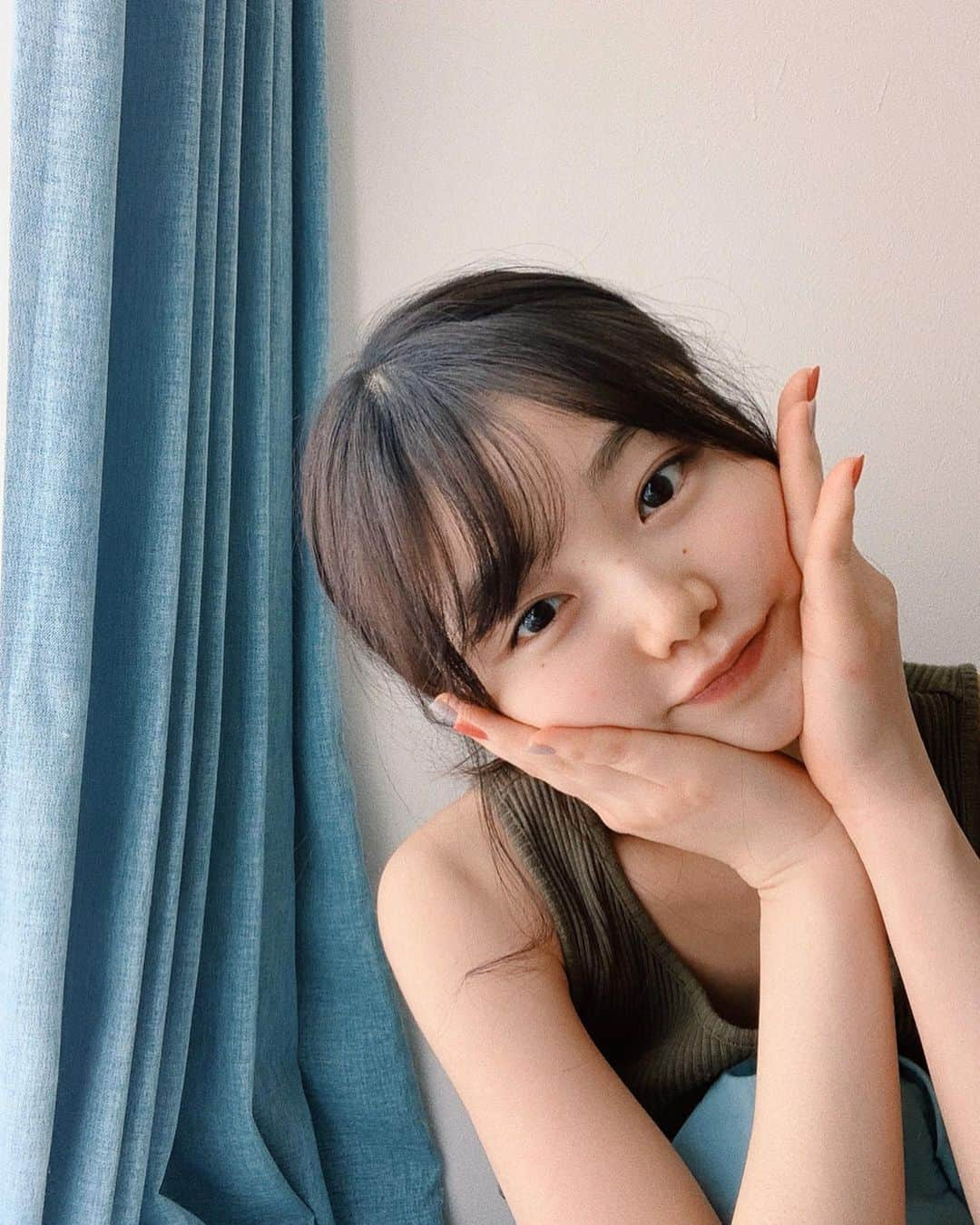 松岡里英さんのインスタグラム写真 - (松岡里英Instagram)「くるっと簡単楽チンヘア☺︎🏠 #stayhome #girl #japanese #actor #actress #japaneseactress #japanesegirl #日本人 #日本 #役者 #東京 #ヘアアレンジ #簡単ヘアアレンジ #ゆるコーデ #お団子ヘア #おうち時間 #お家時間」4月15日 19時39分 - matuoka0519