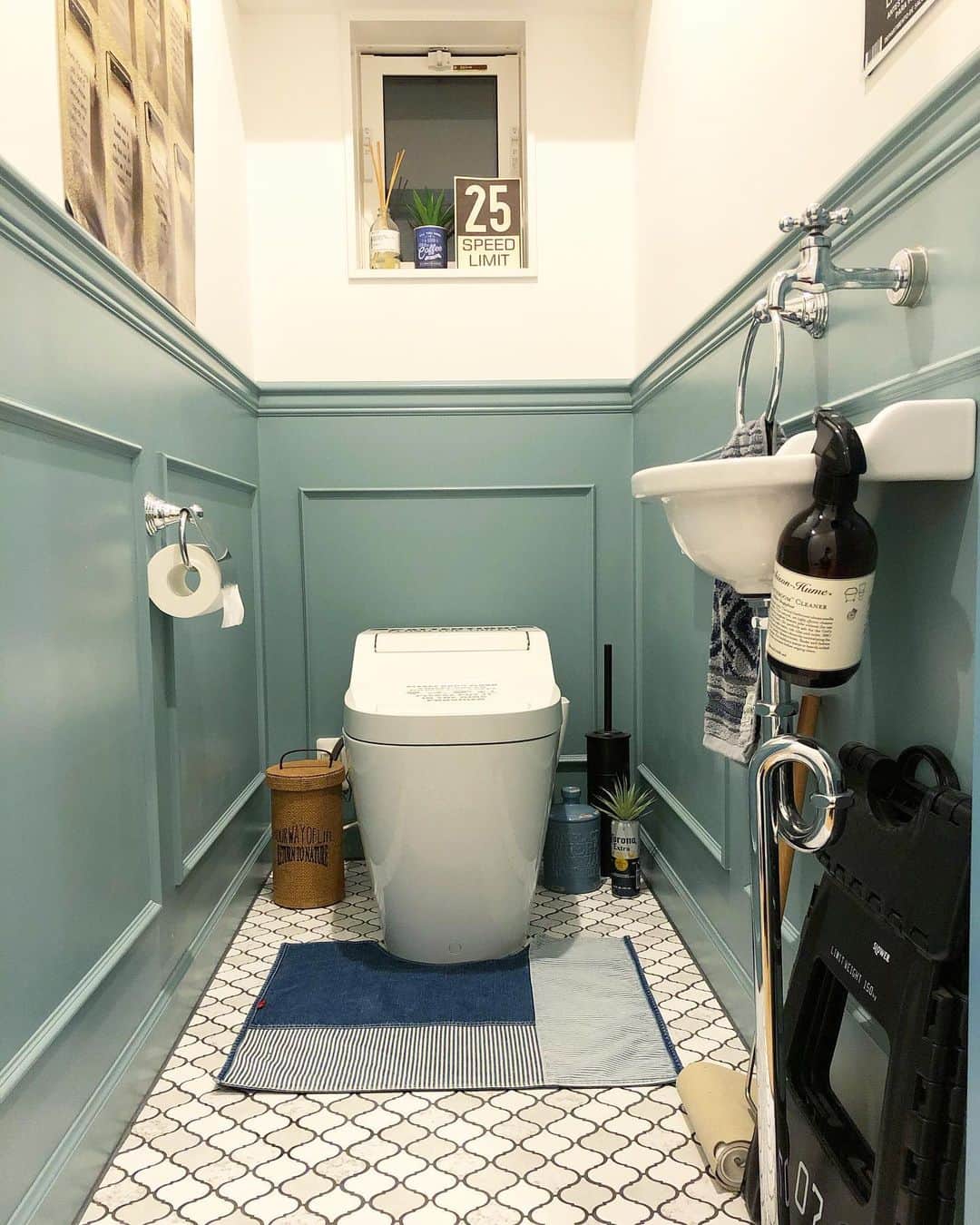 mtoktさんのインスタグラム写真 - (mtoktInstagram)「今日は外へ一歩も出ず徹底的にトイレ掃除をしました🤣 #マイホーム #インテリア #おうち時間  #トイレ #トイレ掃除 #掃除 #コラベル #マーチソンヒューム #ニコアンド #ジャーナルスタンダードファニチャー #名古屋モザイク #タイル #腰壁 #ペンキ #farrowandball  #myhome  #interior  #toilet」4月15日 19時43分 - mtokt