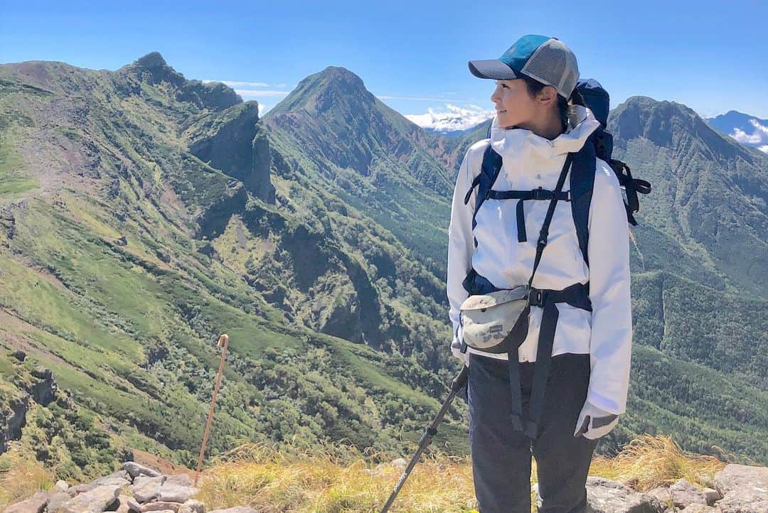 田中幸さんのインスタグラム写真 - (田中幸Instagram)「【八ヶ岳全縦走】  山・自然に対して いろんな感情が芽生えた時間  この場所が さらに大好きで 今、そこに居れなくても 一瞬で蘇る景色と空気  私たちが経験した 八ヶ岳全縦走物語掲載  裏話も、 さらに沢山⛰  #PEAKS #5月号 #本日発売 #マーモット #八ヶ岳全縦走  @peaks_mag  @marmot_japan  @bambootail_backcountry  @doryu_3754」4月15日 20時06分 - sachitanaka