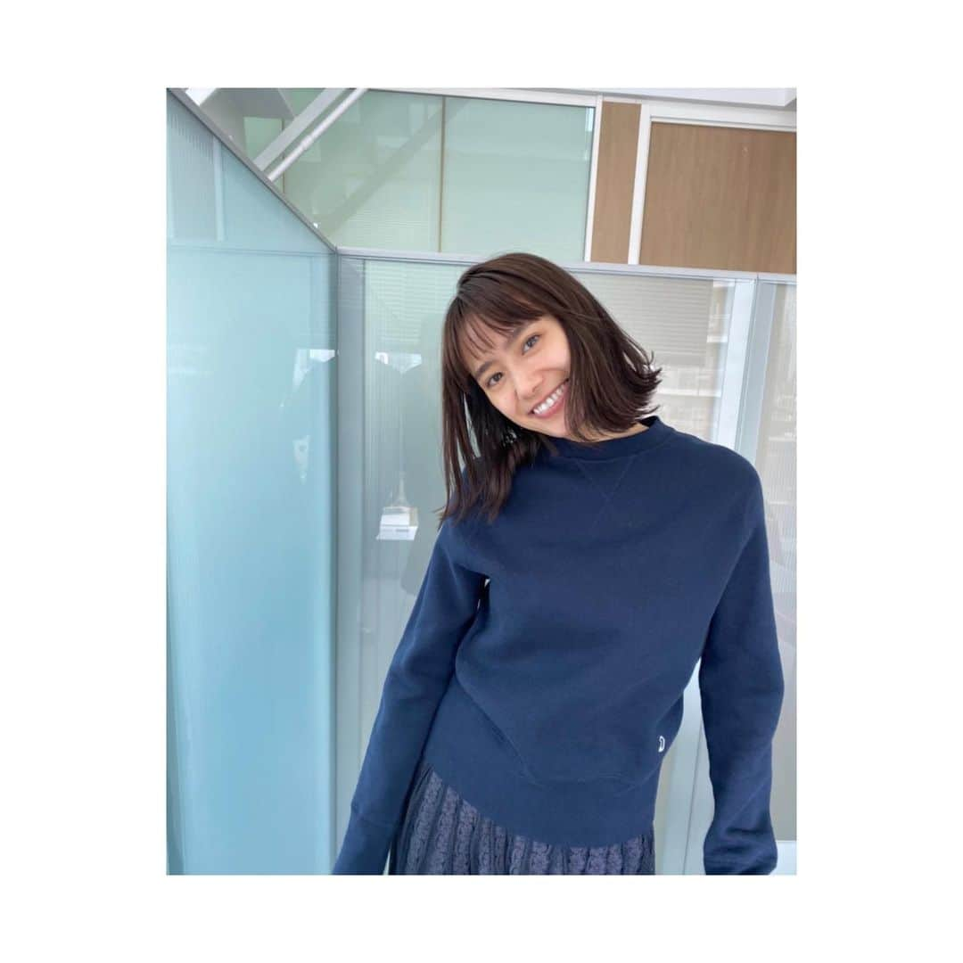 吉田志織さんのインスタグラム写真 - (吉田志織Instagram)「本日4/15(水)からaquagirlを舞台にした ショートムービー「アクアガールズ」が 配信スタートしました。 私は浜田岬として出演しています。  4/15(水) 第1話  4/21(火) 第2話 4/27(月) 第3話  ぜひチェックしてください☺️ #aquagirl #アクアガール #アクアガールズ」4月15日 20時01分 - shiori_official_321