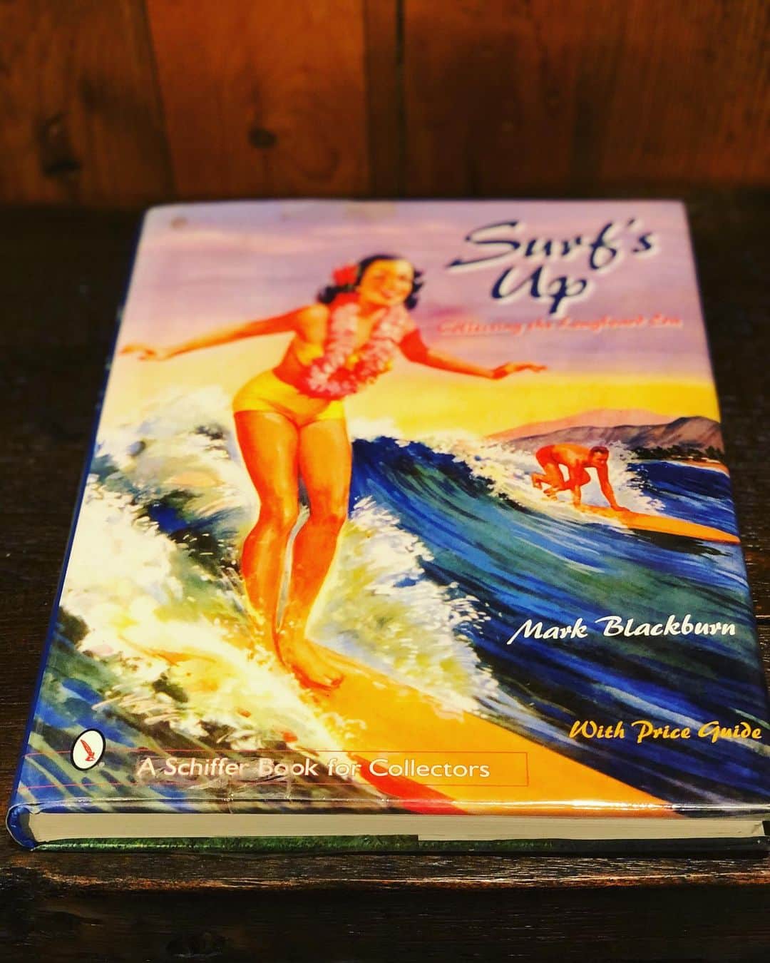 幸太さんのインスタグラム写真 - (幸太Instagram)「Surf’s up!!﻿ ﻿ ﻿ @haruna_natsume ちゃんから受け取りましたー‼️﻿ #ブックカバーチャレンジ﻿ ﻿ ﻿ 先ずは、この頂いた本で。﻿ ﻿ ﻿ ﻿ そしてこのバトンは、﻿ 同じ西湘つながりでこの本をくれた 　@and_takeiteasy に🕊﻿ ﻿ ﻿ ー－－ー－ーー－－ー－ーー－－ー－ーー－－ー－﻿ ﻿ 7日間のブックカバーチャレンジとは、﻿ 読者文化の普及に貢献するためのチャレンジで、﻿ 参加方法は好きな本を1日1冊、7日間投稿するというもの。﻿ 本の説明無しに表紙だけの画像をアップして、﻿ そして毎日1人のFB、instagram友達を招待して、このチャレンジに参加して頂くようお願いします。﻿ ﻿ ﻿ ー－－ー－ーー－－ー－ーー－－ー－ーー－－ー－﻿ ﻿ #bookcoverchallenge #day1」4月15日 20時09分 - kotawave
