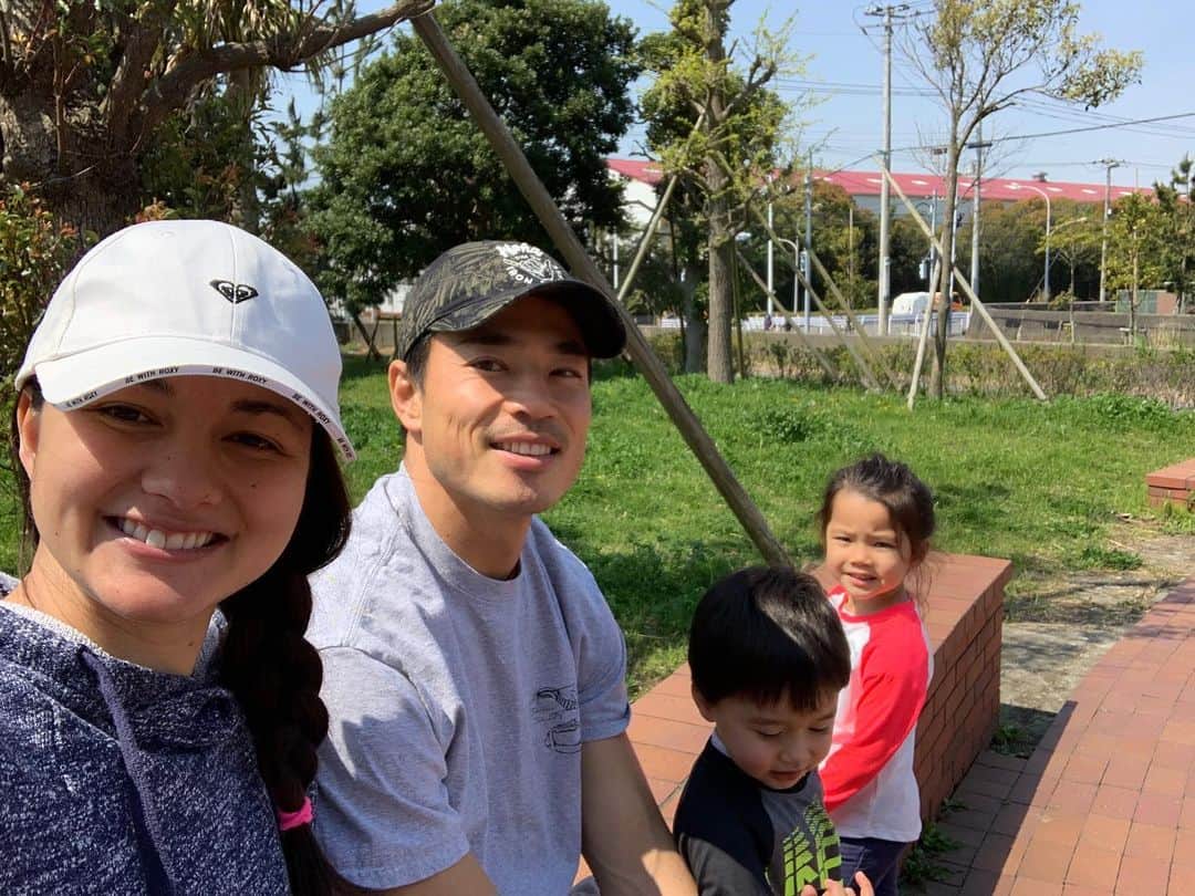 エリナ シルカのインスタグラム：「今日は双子シェフがたんぽぽでパスタを作ってくれました🍝」