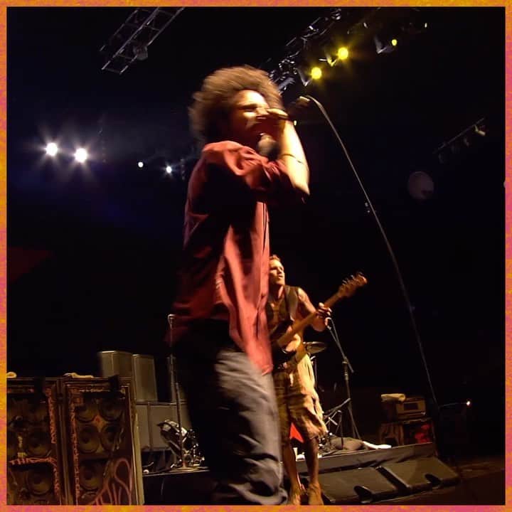 コーチェラのインスタグラム：「Bringing it everytime 👊 @RageAgainstTheMachine's reunion in 2007. Watch more of Coachella's greatest reunions – the #CoachellaDoc is streaming now on @YouTube at the link in bio.」