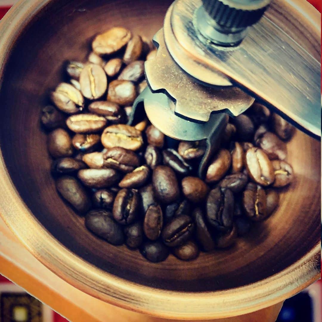 朝倉さやさんのインスタグラム写真 - (朝倉さやInstagram)「コーヒーガリゴリ選手権☕️. . #stayhome #coffee」4月15日 11時37分 - asakurasaya