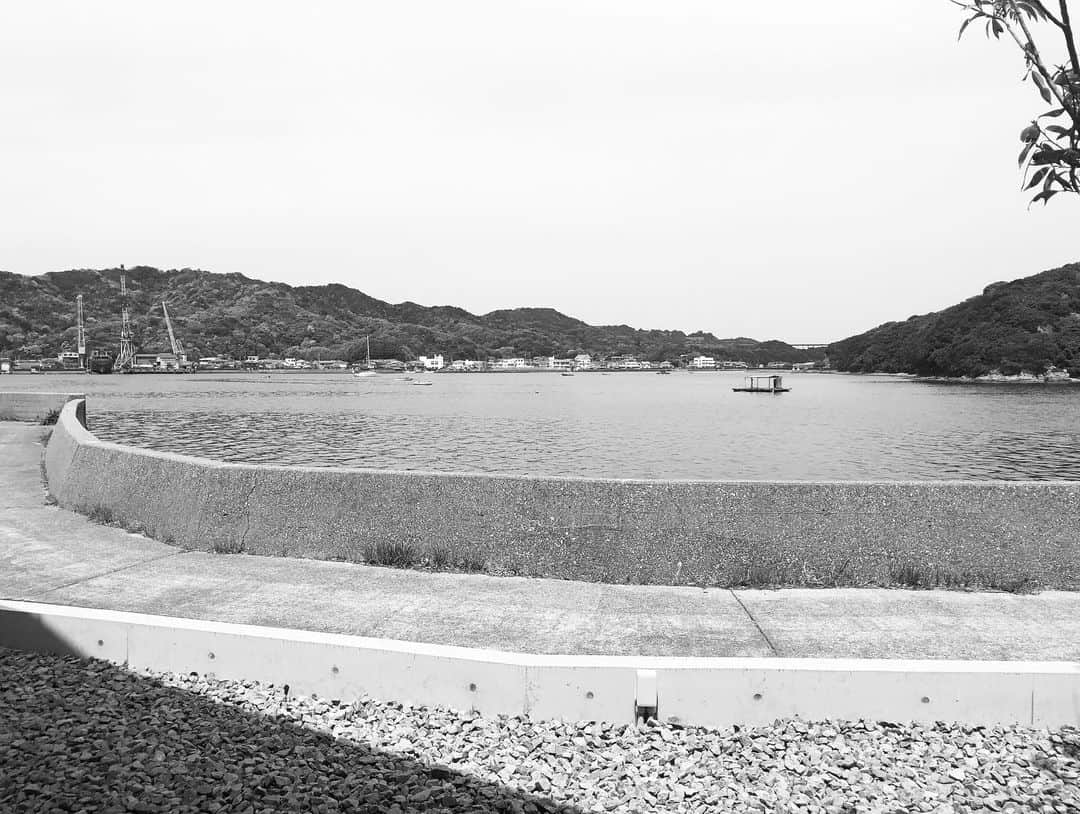 犬伏まりさんのインスタグラム写真 - (犬伏まりInstagram)「リビングからこの景色がみえたら最高だな❤️ 徳島の海は表情がたくさんあって最高✨  #海　#tokushima #徳島の海」4月15日 11時43分 - bussymari