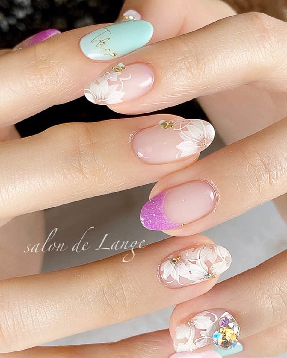 salon de Langeのインスタグラム：「* こんな時だから﻿ 〝気分が上がる感じで♡〟﻿ ﻿ 3月半ばのオーダーです.＊・♫♪.﻿ ﻿ ﻿ mi-mi♡﻿ _______________________ ﻿ ﻿ ﻿ #ellabyshinygel ﻿ #ellastagram0314 ﻿ ﻿ #minakoyama ﻿ #salondelange ﻿ #サロンドランジェ﻿ #みーみ﻿ #児山未奈﻿ #名古屋のネイルサロン ﻿ #名駅にあるネイルサロン ﻿ #アートが得意なネイルサロン﻿ #爪に優しいネイルサロン﻿ ﻿ ﻿ _______________________ ﻿ ﻿ ＊salon de Lange（ｻﾛﾝﾄﾞﾗﾝｼﾞｪ）は﻿ 　ただ今休業中です。﻿ ﻿ _______________________﻿ ﻿ ﻿ #今できる事﻿ #心を健康にすること﻿ #心をケアすること﻿ #ネイルで癒しを…♡﻿」