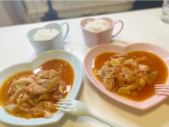 小倉可愛のインスタグラム：「・ #鶏肉のトマト煮 #おうちごはん #イタイ食器」