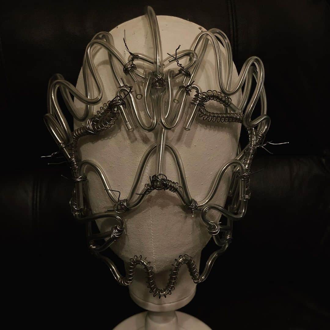 太田晴也さんのインスタグラム写真 - (太田晴也Instagram)「ヘアメイクとマスクを作りました🦾」4月15日 12時45分 - otaseya