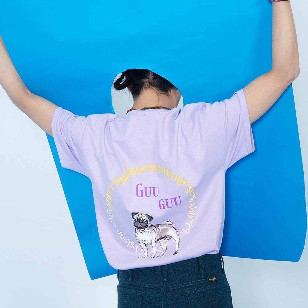 JOURNAL STANDARDさんのインスタグラム写真 - (JOURNAL STANDARDInstagram)「#JSでしか買えないモノ﻿ ﻿ 『YAH YAH YAH』 THE DOG SERIES Vol.1﻿ ﻿ 様々な分野で活動する匿名のクリエイターによる「yahyahyah(ヤーヤーヤー)」が「AIAI OH」に続き2020年この夏、スタートする。﻿ ﻿ yahyahyahはAIAI OH同様モチーフは変われど “みんなに愛される、キャッチーでポップなものを世に出す”をコンセプトに活動。﻿ ブランド名のyahyahyahは掛け声で、愛くるしいものを身につけることで着る人を応援する服作りを目指す。﻿ ﻿ 第一弾は7種の犬とそれぞれの名前がプリントされた「the DOG」のTシャツシリーズ。﻿ ﻿ お気に入りの子を見つけるも良し、7種コンプリートし日替わりで着るのも良いTシャツはベイクルーズストアにて発売中！﻿ ﻿ ¥5,000+TAX　NO.20071600904010﻿ ﻿ @ai.ai.oh_yah.yah.yah﻿ ﻿ Photo: @harumiobama﻿ mode: @seiho777﻿ stylist : @oyamadakoji﻿ hair: @kuniokohzaki﻿ ﻿ #ジャーナルスタンダード﻿ #メンズファッション﻿ #journalstandard﻿ #baycrews﻿ #犬と一緒におうち時間﻿ #犬﻿ #StayHome﻿ #dog﻿ #yahyahyah﻿ #トイプードル﻿ #パグ﻿ #ミニチュアダックス﻿ #ミニチュアシュナウザー﻿ #ゴールデンレトリバー﻿ #ポメラニアン﻿ #柴犬」4月15日 12時52分 - journalstandard.jp