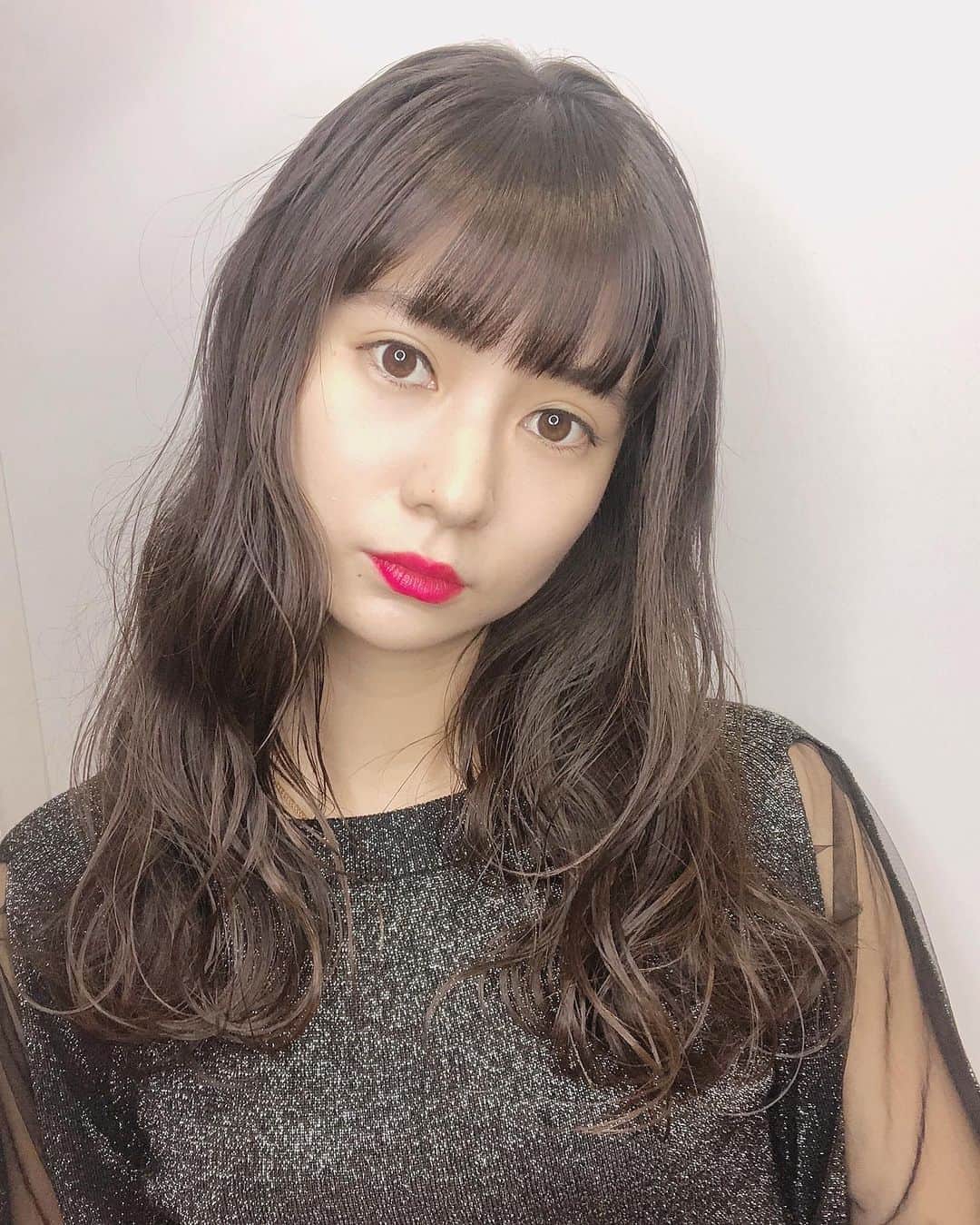 のインスタグラム：「Throw back to when my hair got wavy style.(and when the photo app worked damn well on me.) ・ ・ ・ 髪巻いてもらった時の。そしてアプリの働き具合よ。 #asiangirl#japanesegirl」