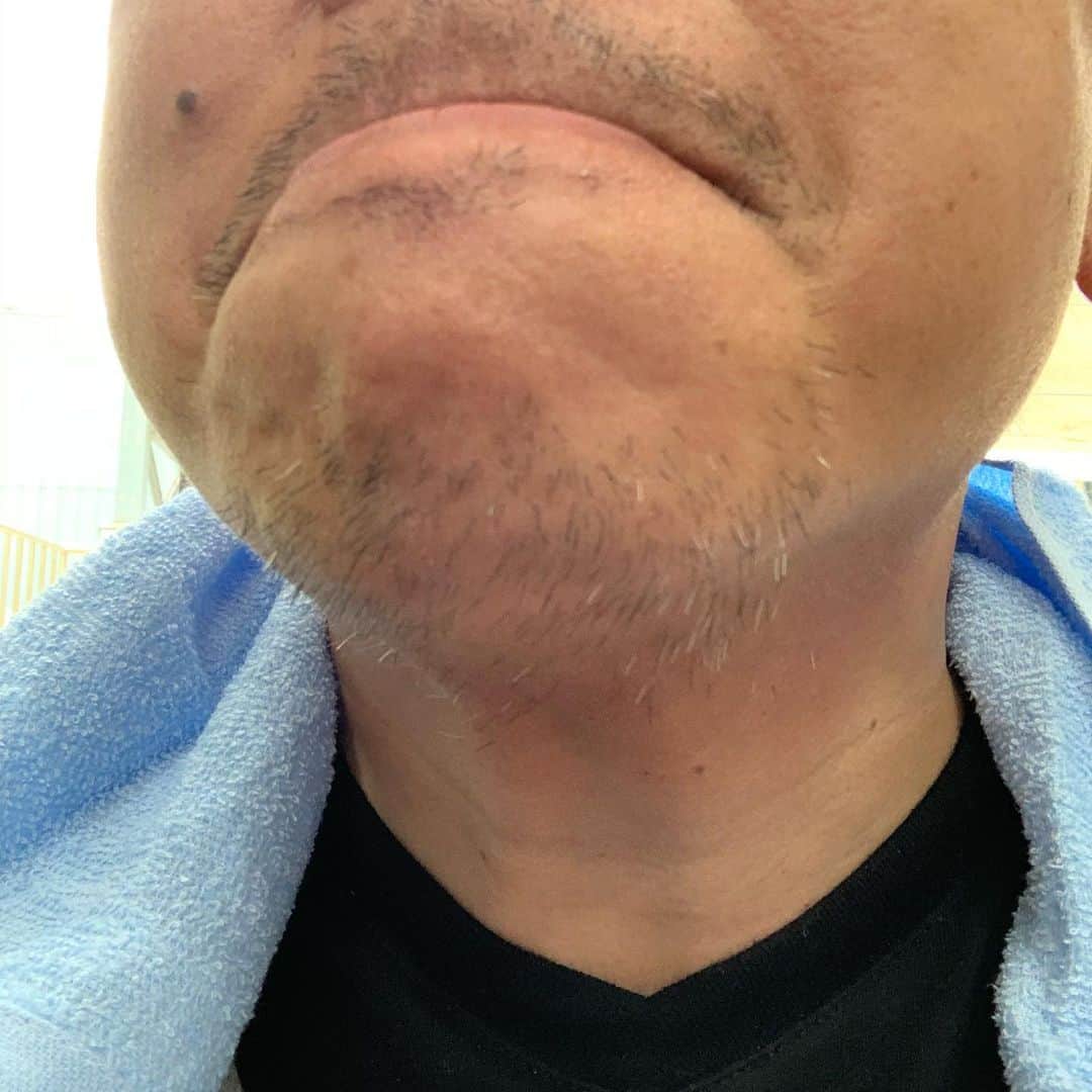 伊集院光のインスタグラム：「こんにちは、髭 うす蔵です。まるまる一週間剃ってないです。今日剃ります。」