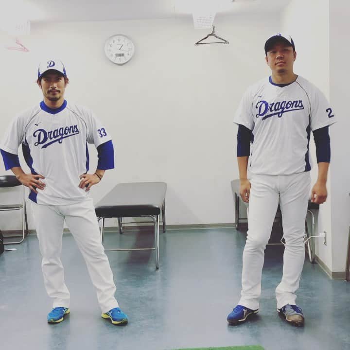 祖父江大輔のインスタグラム：「#熱男リレー#熱男#ひとつになって乗り越えよう #ヤクルトスワローズ#上田剛史#中日ドラゴンズ#祖父江大輔#大野雄大 @jujuju_101010  @ryotaimanari  @ryosukehirata06  @nicchiro5.1  @244tsuyoshi244 @shumpei_terakawa」