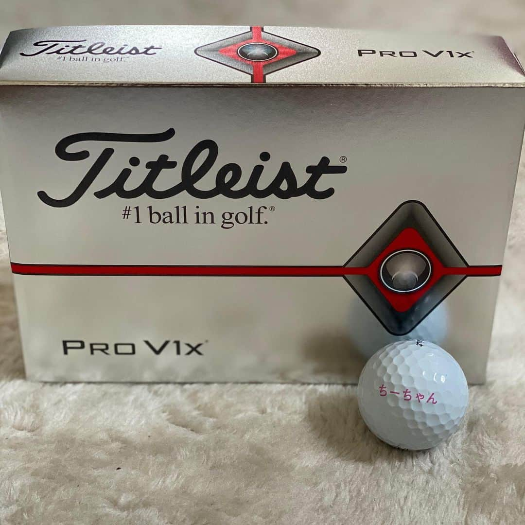 石山千晶さんのインスタグラム写真 - (石山千晶Instagram)「Titleist PRO V1x✨ ネームを入れていただきました💓 めっちゃ可愛い🥰 これからもよろしくお願いします♪ #titleist #prov1x #オウンネーム #ちーちゃん #ぶりっこしてみた #笑」4月15日 15時00分 - chiaki_ishiyama0428