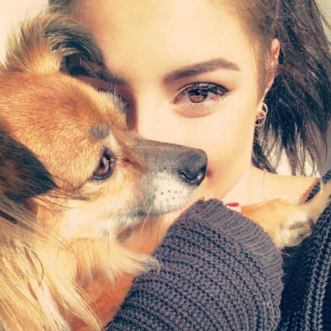 シャンテル・ケリーのインスタグラム：「I was taking a selfie with Zeus and realised we have the same eyes... he really is my little baby! #likemotherlikedog」