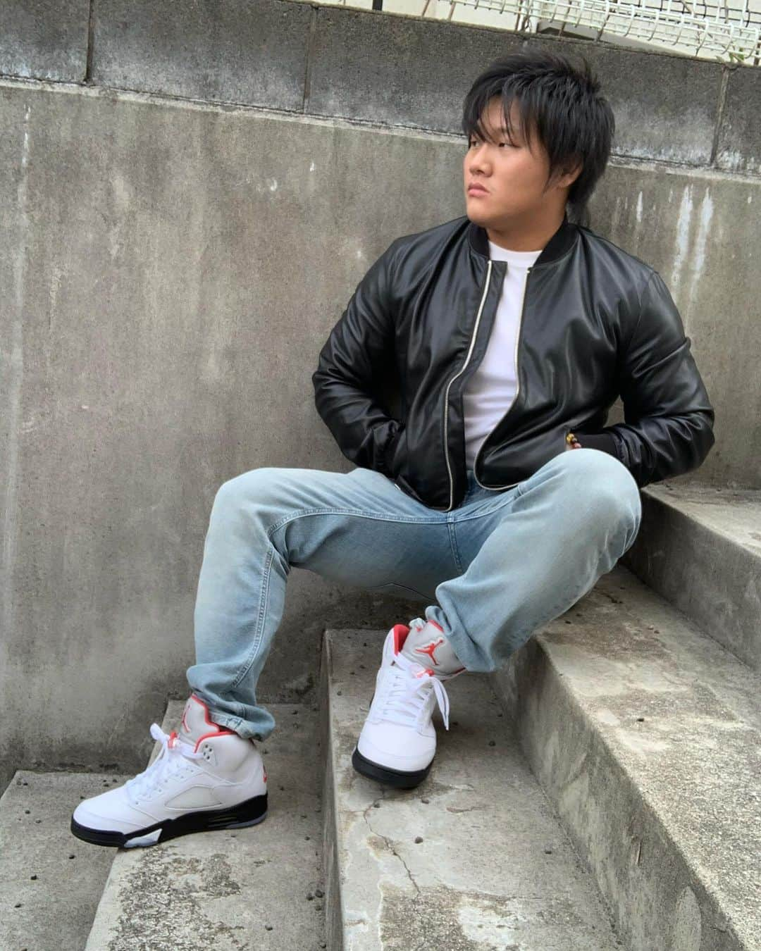 岩本煌史のインスタグラム：「Outer:ZARA T-shirt:END Denim:Nudie Jeans Kicks:NIKE AIR JORDAN 5 RETRO OG "FIRE RED"  #ajpw #全日本プロレス #陣JIN #紫の兄貴 #イワモトヘッズ #ootd」