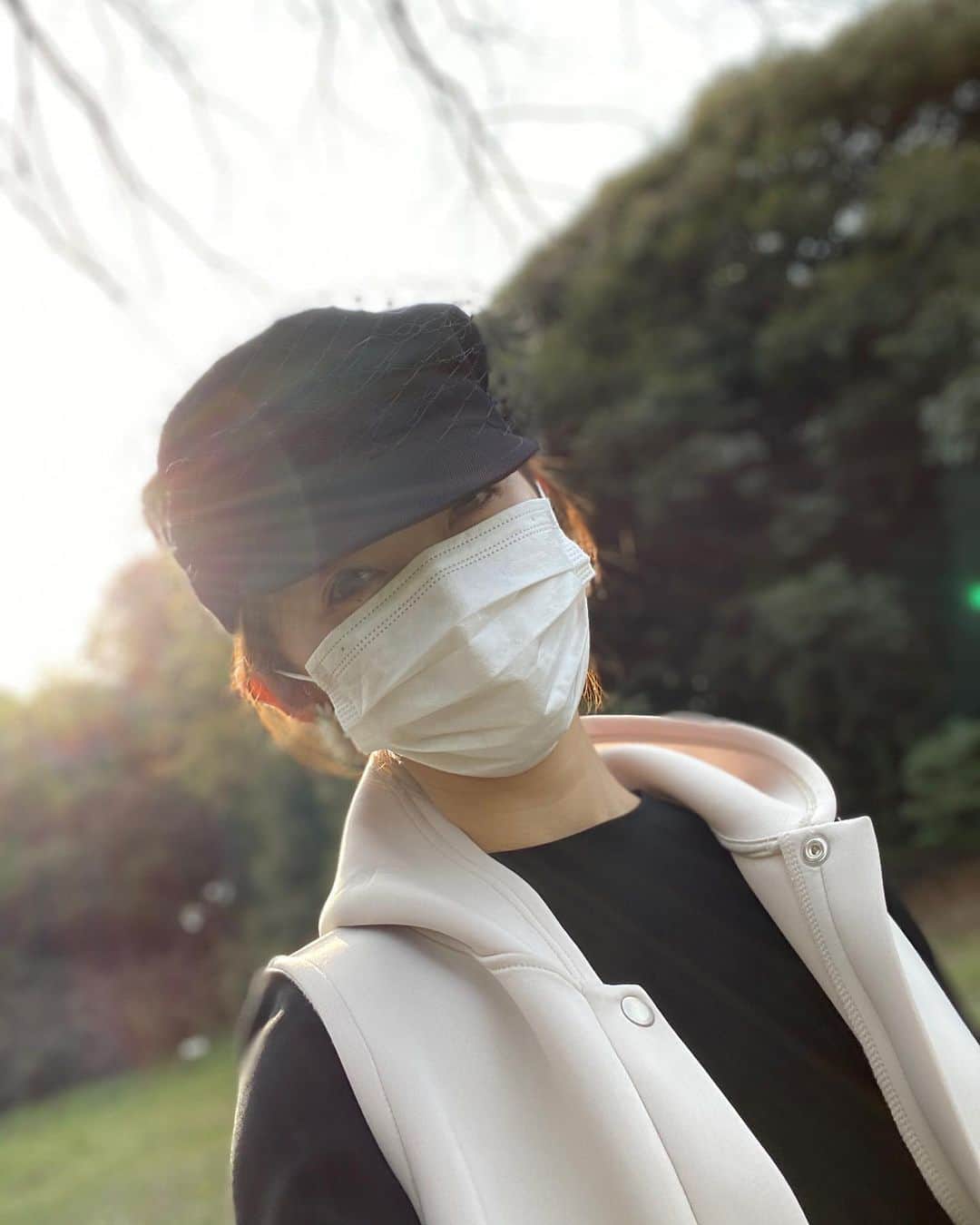 木本泉さんのインスタグラム写真 - (木本泉Instagram)「-﻿ 最近の日課☀️﻿ ﻿ ちょっと歩くだけで気持ちが良い🧚🏻‍♂️﻿ ﻿ 緑の中で深呼吸🍃﻿ ﻿」4月15日 16時29分 - izumikimoto