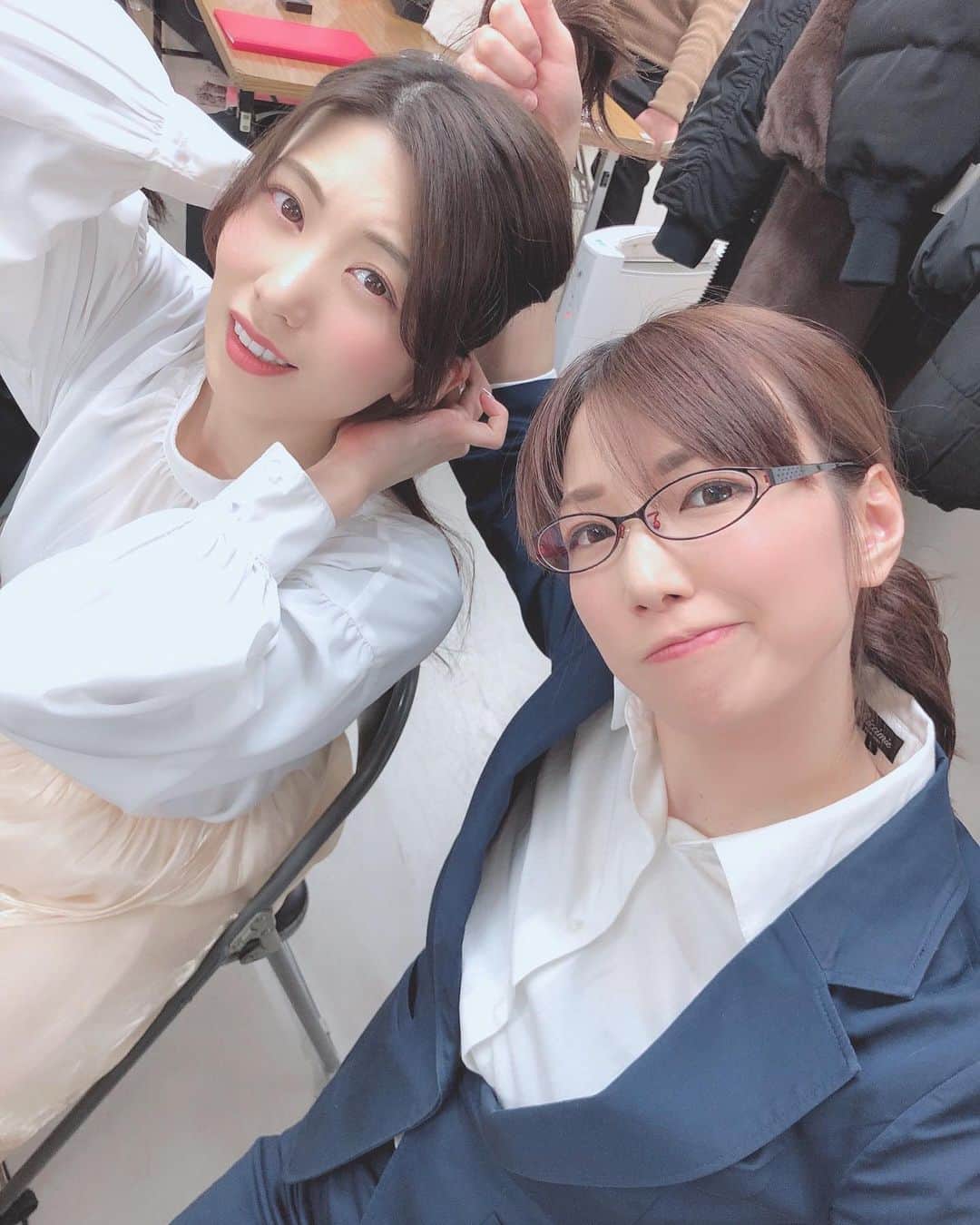 つぼみのインスタグラム：「【つぼみさんTwitterより】﻿ ﻿ 【加藤あやのさんTwitterリツイート】﻿ ﻿ #好きな画像を貼って4人指名していくリレー﻿ ﻿ あべちゃんから回ってきたよ☺️✨﻿ えーかわとおすずはまわってるのかな✨﻿ ﻿ くつ屋さんメンバーで☺️✨﻿ このあいぱんの髪型作るお手伝いした時の表情めっちゃすき😂NTR感w﻿ ﻿ #山岸逢花 ﻿ #つぼみ﻿ #AIKA﻿ #加藤ももか﻿ ﻿ #つぼみ﻿ #つぼみん﻿ #つぼみたん﻿ #AV女優﻿ #sexy女優﻿ #エクセリア﻿ #MOODYZ ﻿ #WANZ ﻿ #Tsubomin﻿ #ワンズファクトリー﻿ #ロリータ﻿ #Tsubostagrazm﻿ #fanstagram﻿ #ロリ界の神﻿ #ぼみつ﻿ #アダルトビデオ﻿ #可愛い﻿ #女神﻿ #セクマイ﻿ #コスプレ﻿ #S1﻿ #同人作家﻿ ﻿ ﻿ ﻿ ﻿ 日記はトップページのURLから－＝≡( ๑´･ω･)」