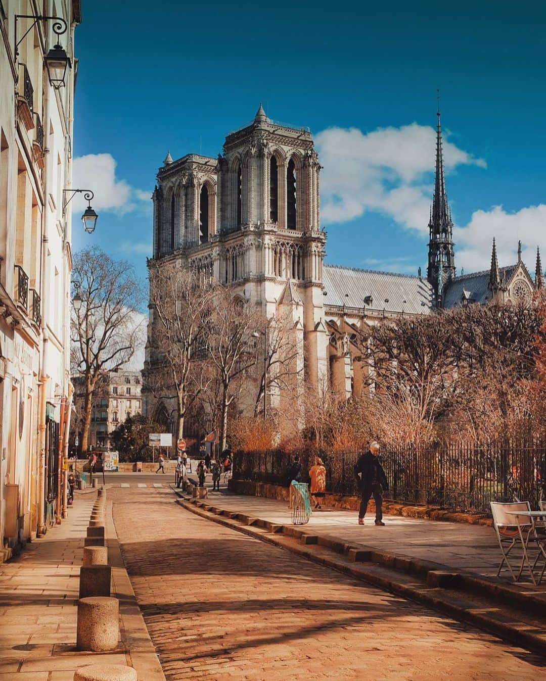 nathparisさんのインスタグラム写真 - (nathparisInstagram)「NOTRE DAME DE PARIS... . Il y a 1 an j’étais à New York quand Notre Dame à pris feu, j’ai découvert ce drame sur internet, cela m’a boulversé. Aujourd’hui encore nous vivons des moments difficiles alors voici une sélection d’images avant le drame, pour se souvenir et dans l’espoir de retrouver des jours meilleurs 💛 Prenez soin de vous ! . Photos (2015-2018) #notredamedeparis #notredame」4月15日 17時05分 - nathparis