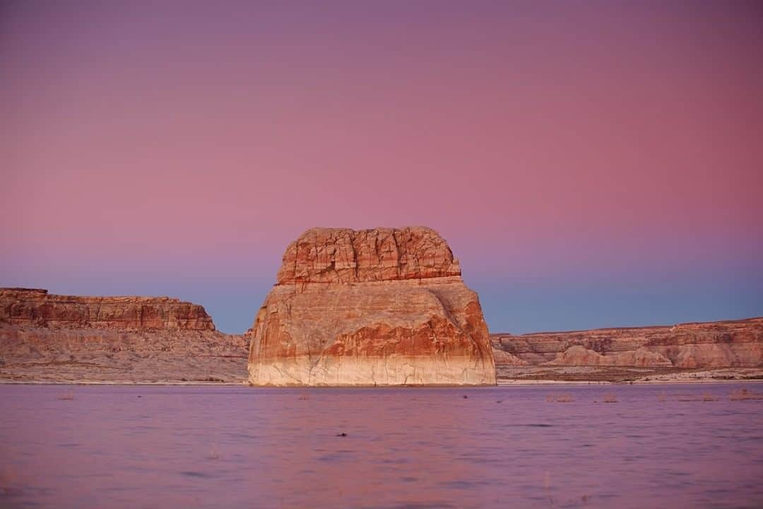 National Geographic Travelさんのインスタグラム写真 - (National Geographic TravelInstagram)「Photo by Matt Borowick @mborowick | One of the most beautiful sunsets I can remember seeing in my lifetime took place in southern Utah at Lone Rock. The rock formation towers above the water of Wahweap Bay in Lake Powell. The beautiful pastel colors of the sky reminded me of a painting. Located just off the road, this scene is easy for visitors to access.  Follow @mborowick for more images like this. #utah #sunset #america #nature #explore」4月15日 17時08分 - natgeotravel