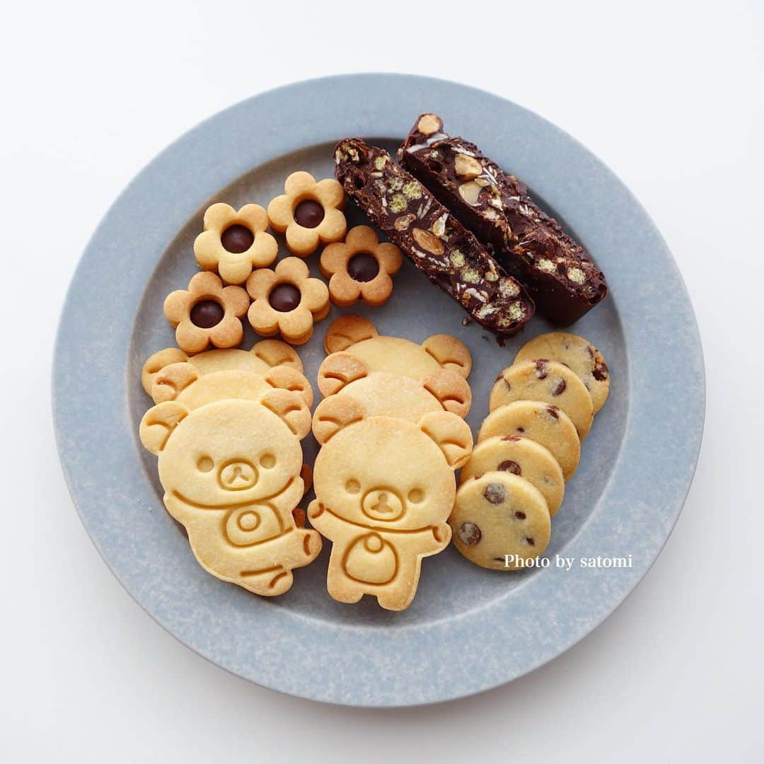 satomi?さんのインスタグラム写真 - (satomi?Instagram)「*2020.04.15* * 残り物おやつ🍪 ＊グルテンフリークッキー色々🧸 ＊ザクザクチョコバー… ビスコッティに見える😅 * * 2枚目 @my_little_box_japan 様からプレゼントが 届きました💝 今回は #ORBIS とのコラボ✨ 15年以上愛用している #オルビス 色々入っていて嬉しい😆 * 是非チェックしてみてください❤︎ ☟ @my_little_box_japan * * * * * #mylittlebox #マイリトルボックス」4月15日 17時13分 - satomi_0819