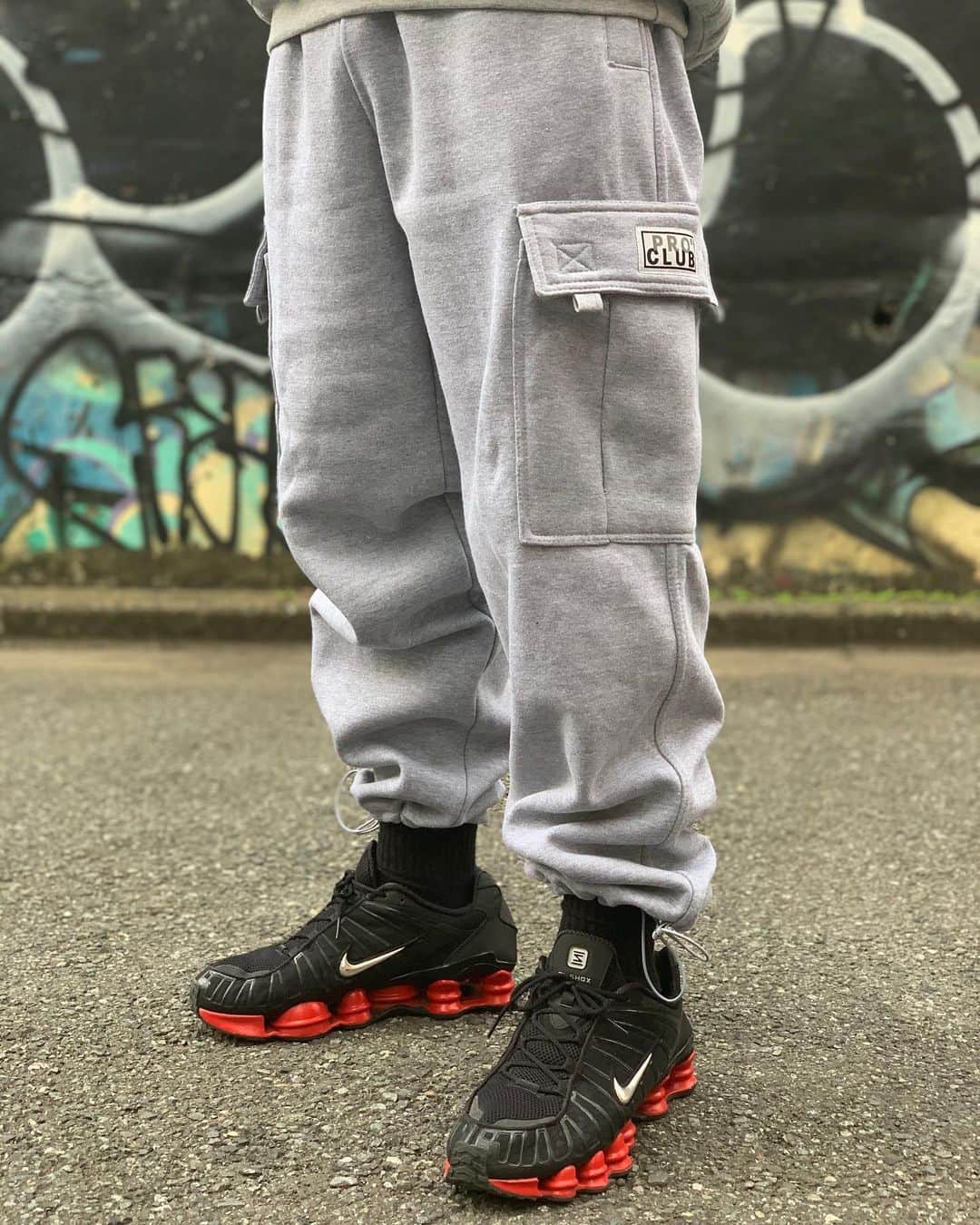 のインスタグラム：「#growaroundnewarrivals  PRO CLUB HEAVYWEIGHT FLEECE  CARGO PANTS ¥6,000+TAX リブにドローコードが付いており、調整すると足元がスッキリとした違ったイメージになりますね👍  WEB UP完了中です！！ ONLINE SHOP  は24時間ご注文をお受けしております。 ¥6,600以上お買い上げで送料無料、¥11,000以上でポイント5倍になっています。」