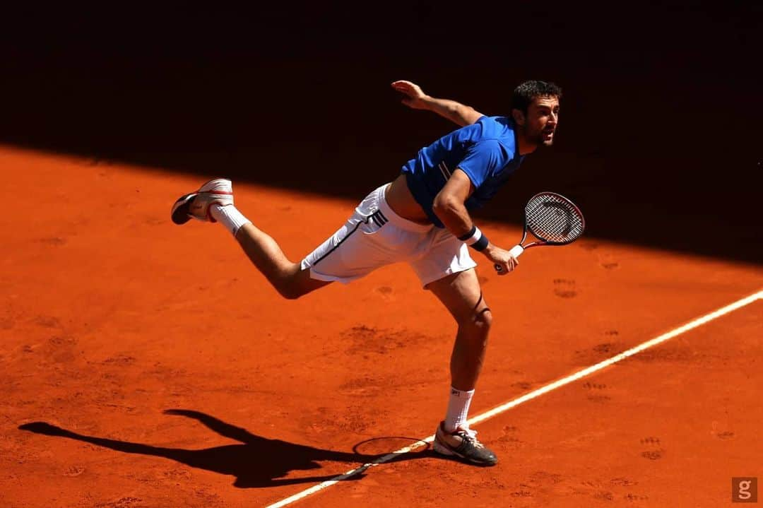 マリン・チリッチさんのインスタグラム写真 - (マリン・チリッチInstagram)「In a perfect world the clay court season would be getting started right now. Looking at old pics and watching past matches from the safety of home are going to have to do this year. Who else is going to be extremely grateful for those orange dirt stains on their shoes and socks once this is over? 😁 .⠀ .⠀ #tennis #clayseason #atptour @headtennis_official #ebix #stayhome #ostanidoma」4月15日 17時29分 - marincilic