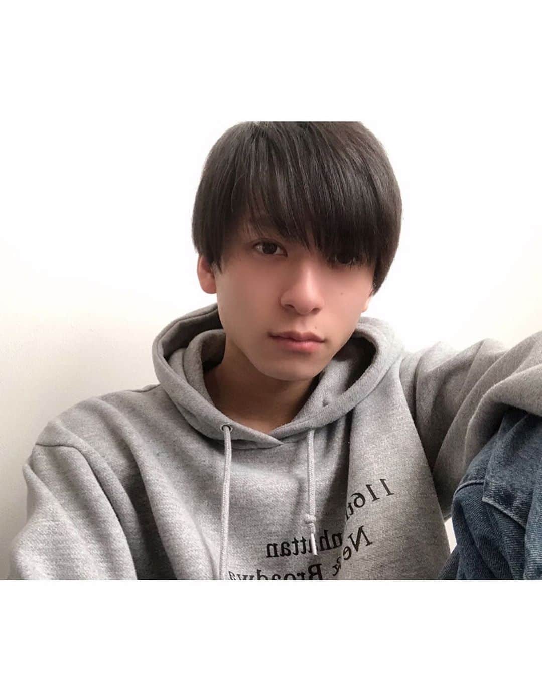 岡田翔大郎のインスタグラム：「. ON田さんとOFF田さん . OFF田さん最初半目やし、間違えて動画撮っとるやん。笑 . あ、この文章打ってるのは私どうも岡田です🙋‍♂️」