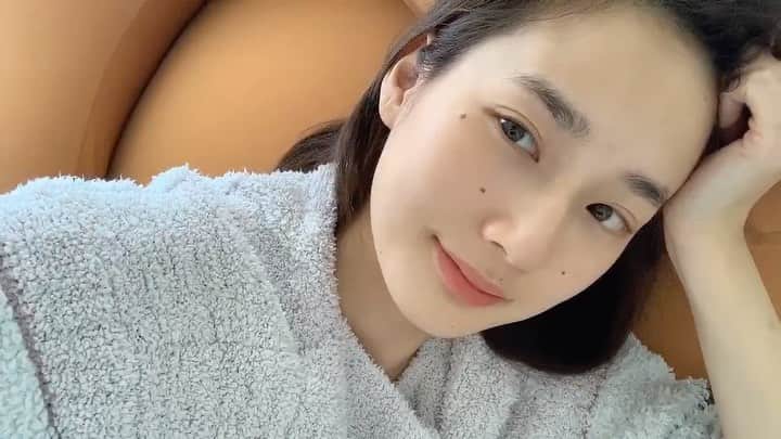 高嶋香帆のインスタグラム：「こんにちはははは！ . 皆さま写真より動画の方が嬉しそうデスネ！😳 ということで今日も動画☺️ なにも喋ってませんが☺️笑 . 毎日まったりしてしまいます🤭」